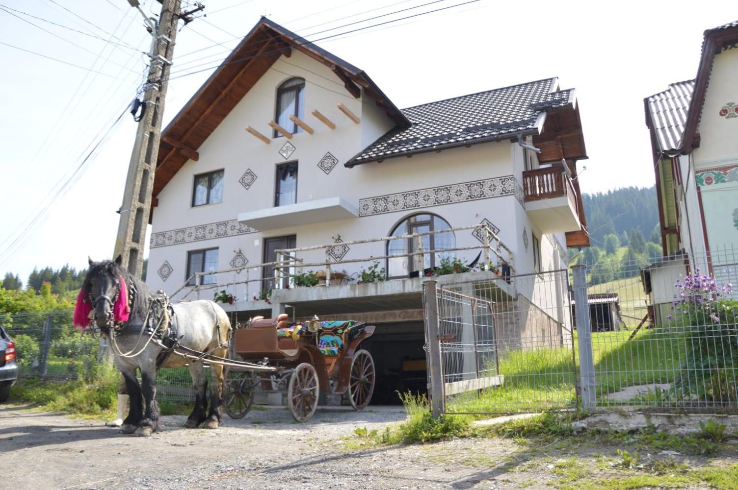 Three-Bedroom House - Photo 2