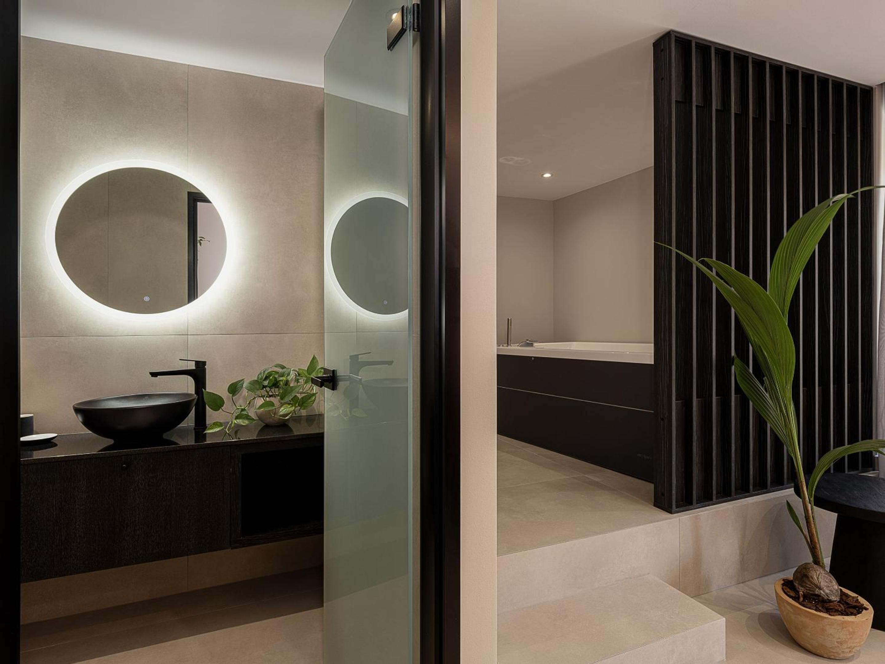 Double Room with Spa Bath - Photo 8