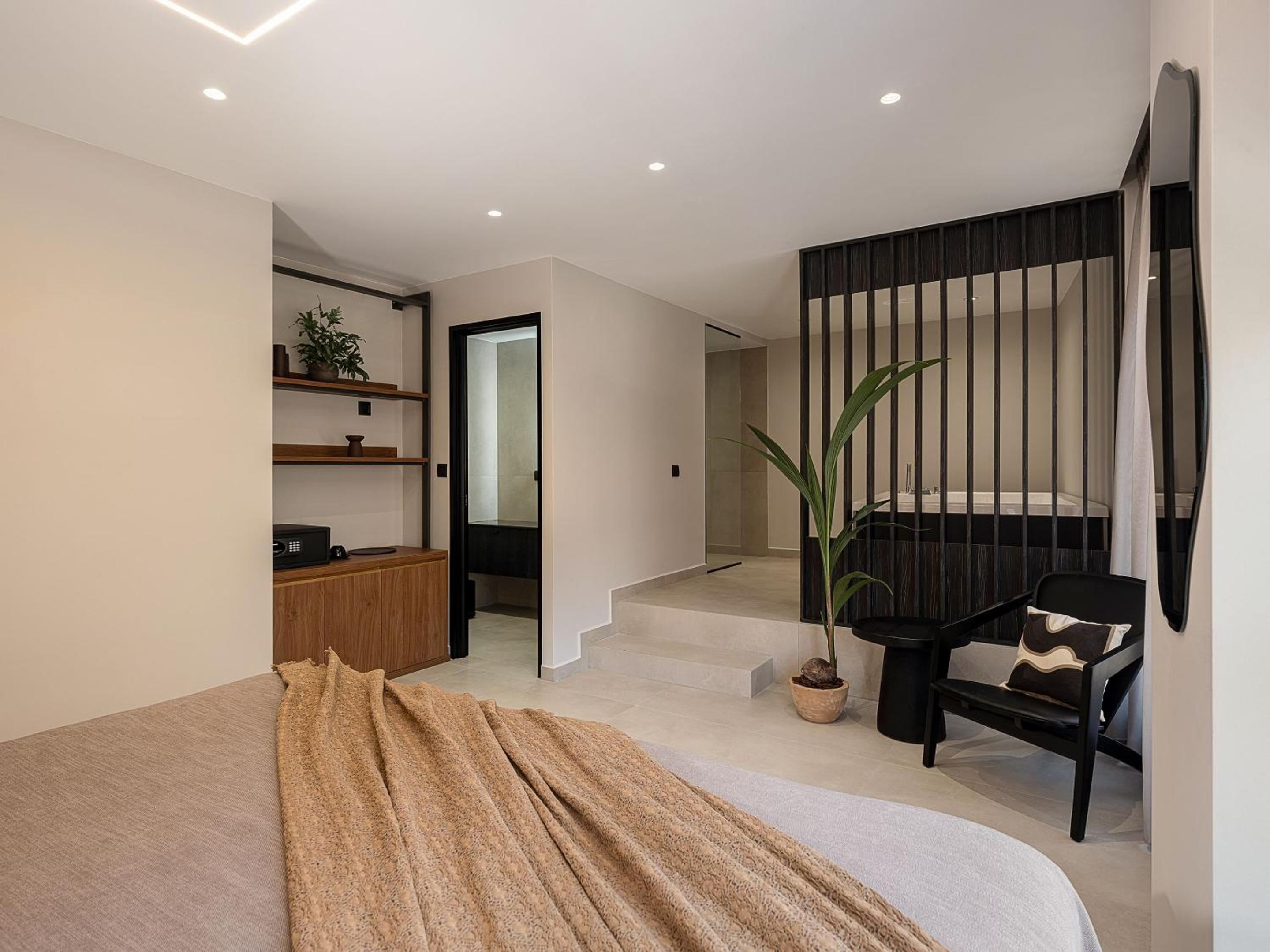 Double Room with Spa Bath - Photo 9