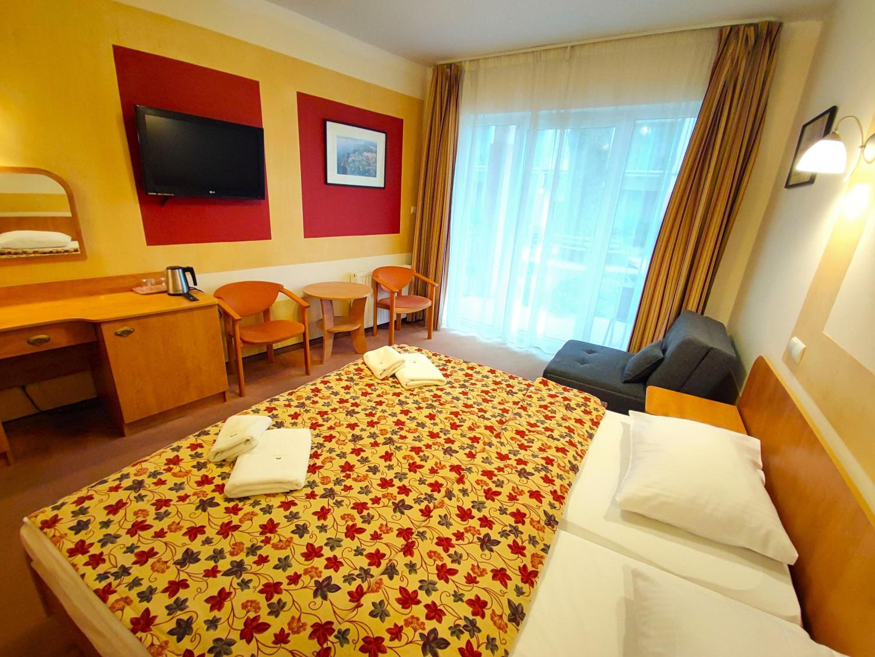 Double or Twin Room with Terrace photo 2