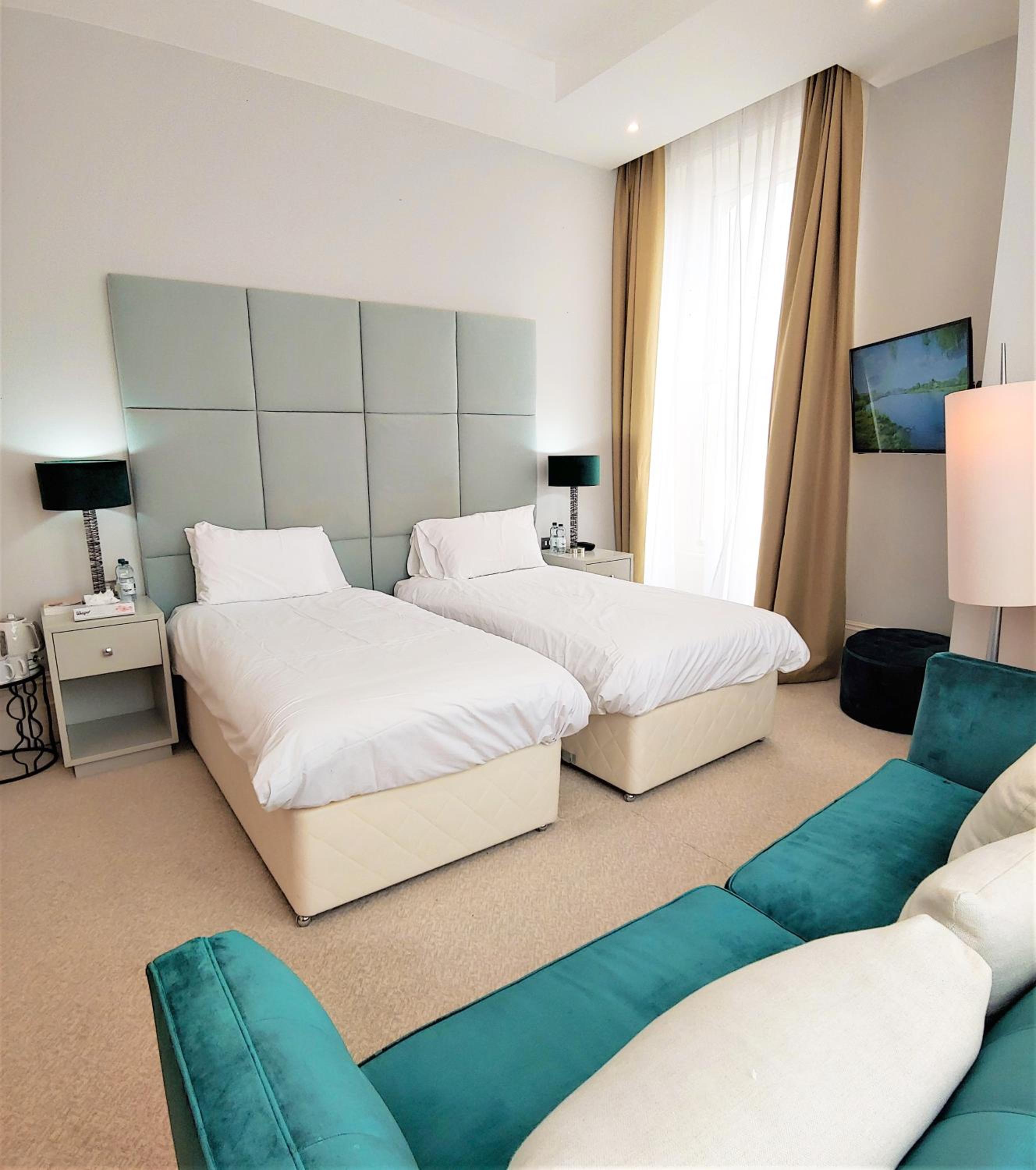 Executive Room with Partial Sea View - Photo 8