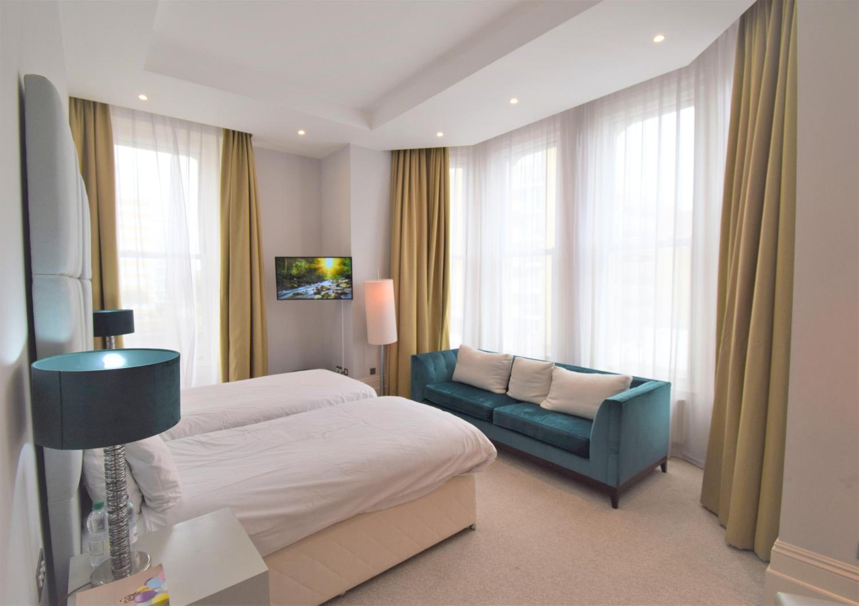 Executive Room with Partial Sea View - Photo 6