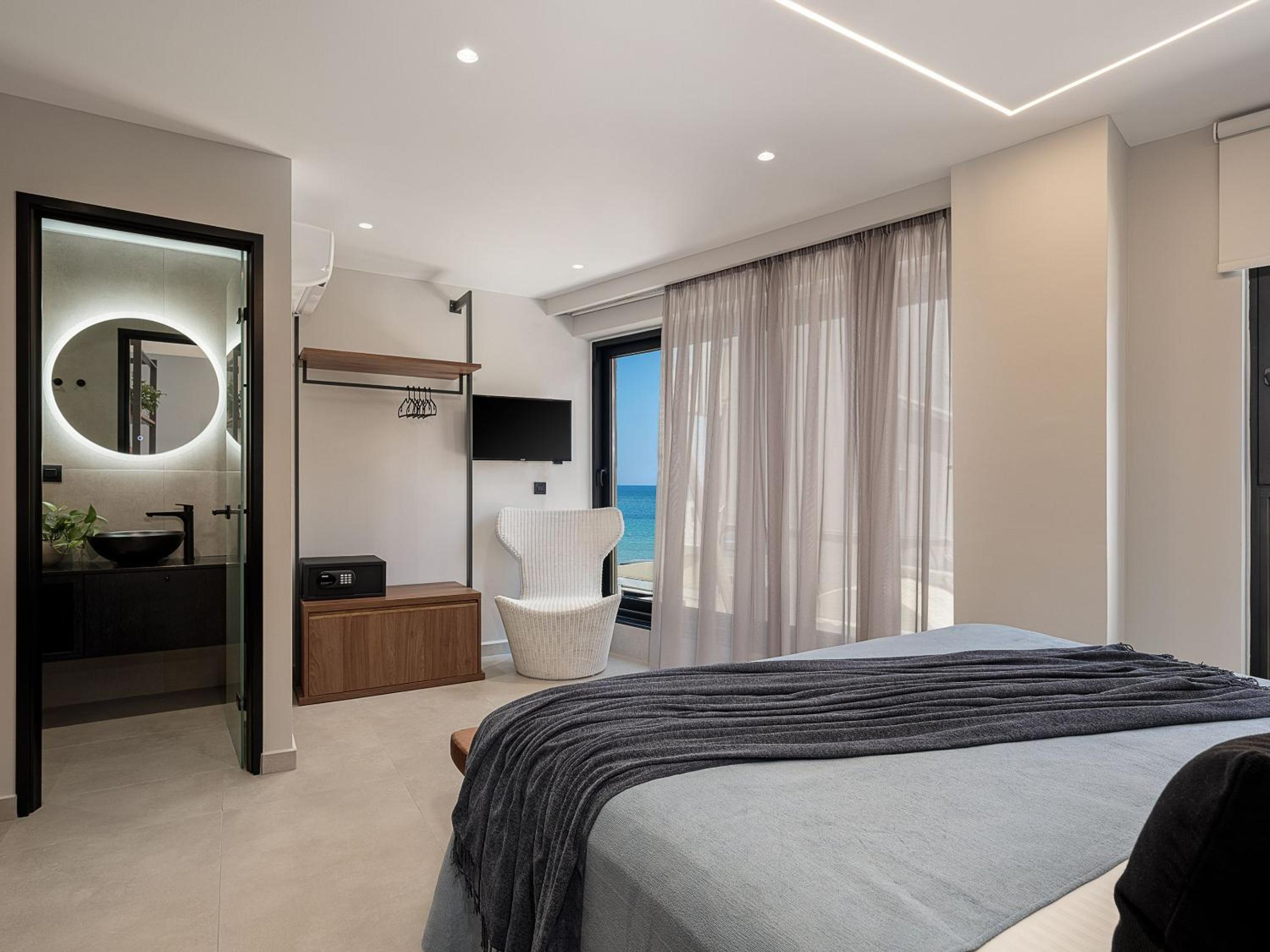 Double Room with Side Sea View photo 1