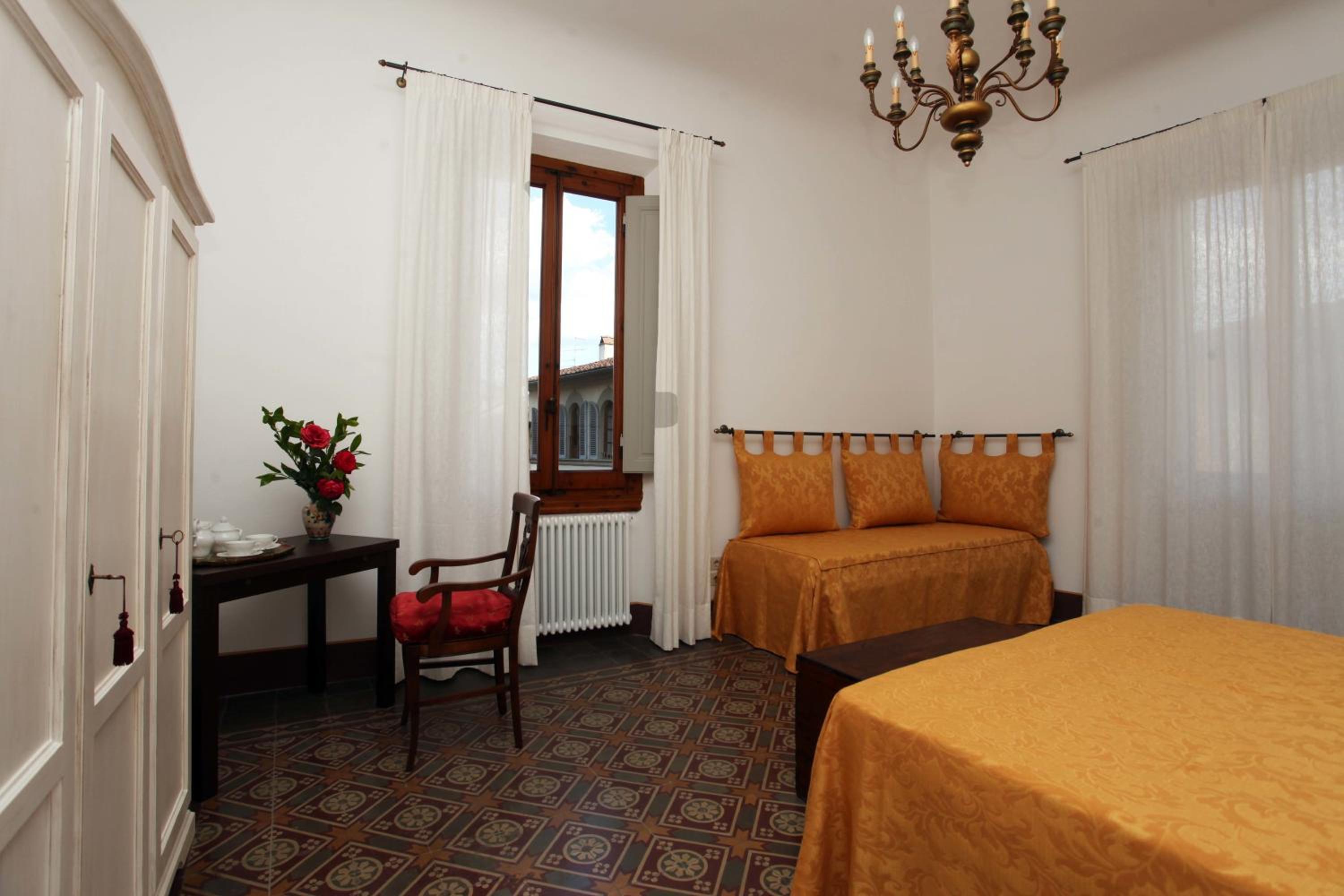 Two-Bedroom Apartment with Balcony (Pitti) photo 1