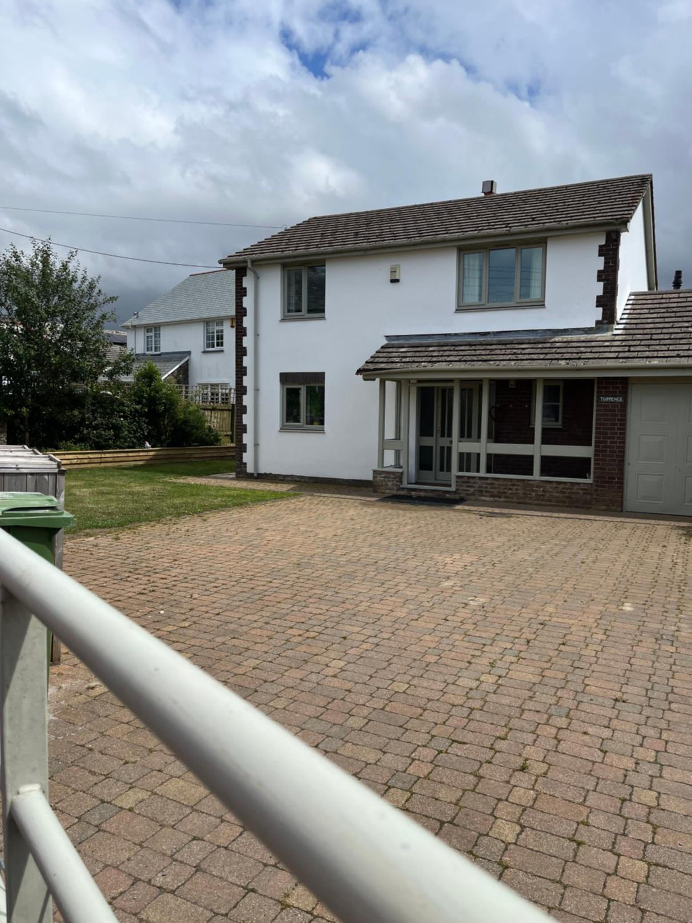 Four-Bedroom House photo 1