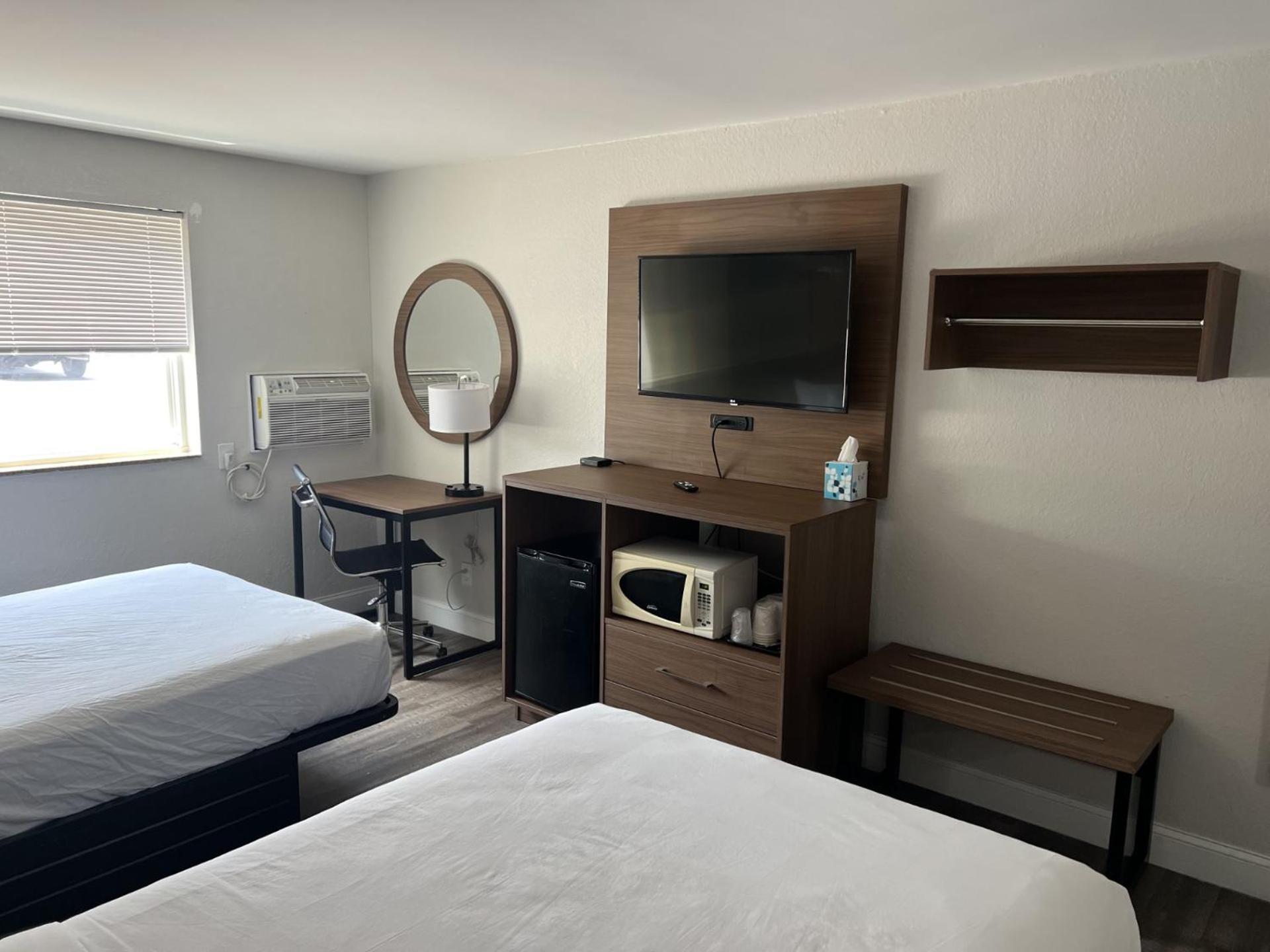 Double Room with Two Double Beds - Non-Smoking - Photo 3