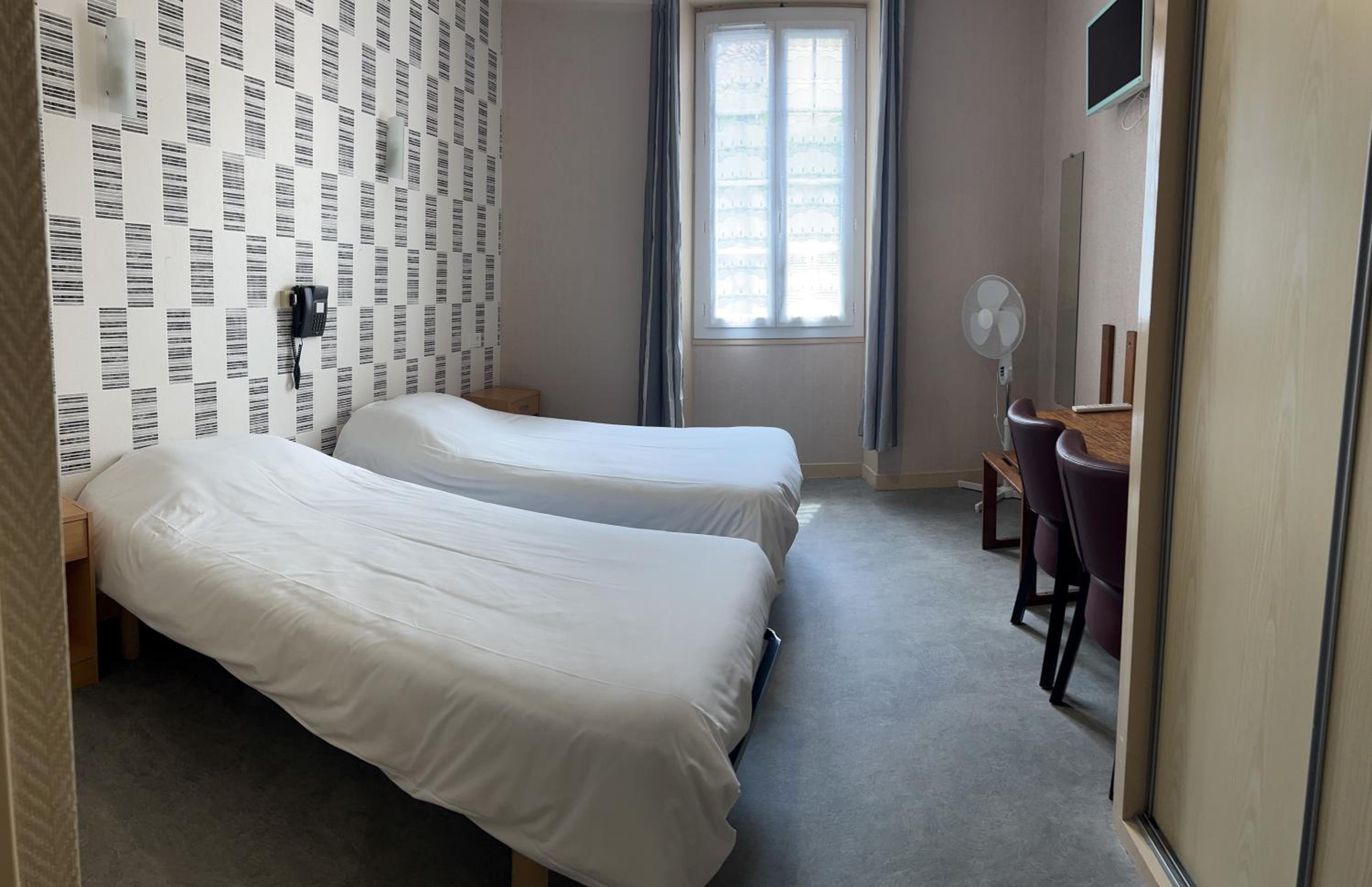 Twin Room - Photo 6