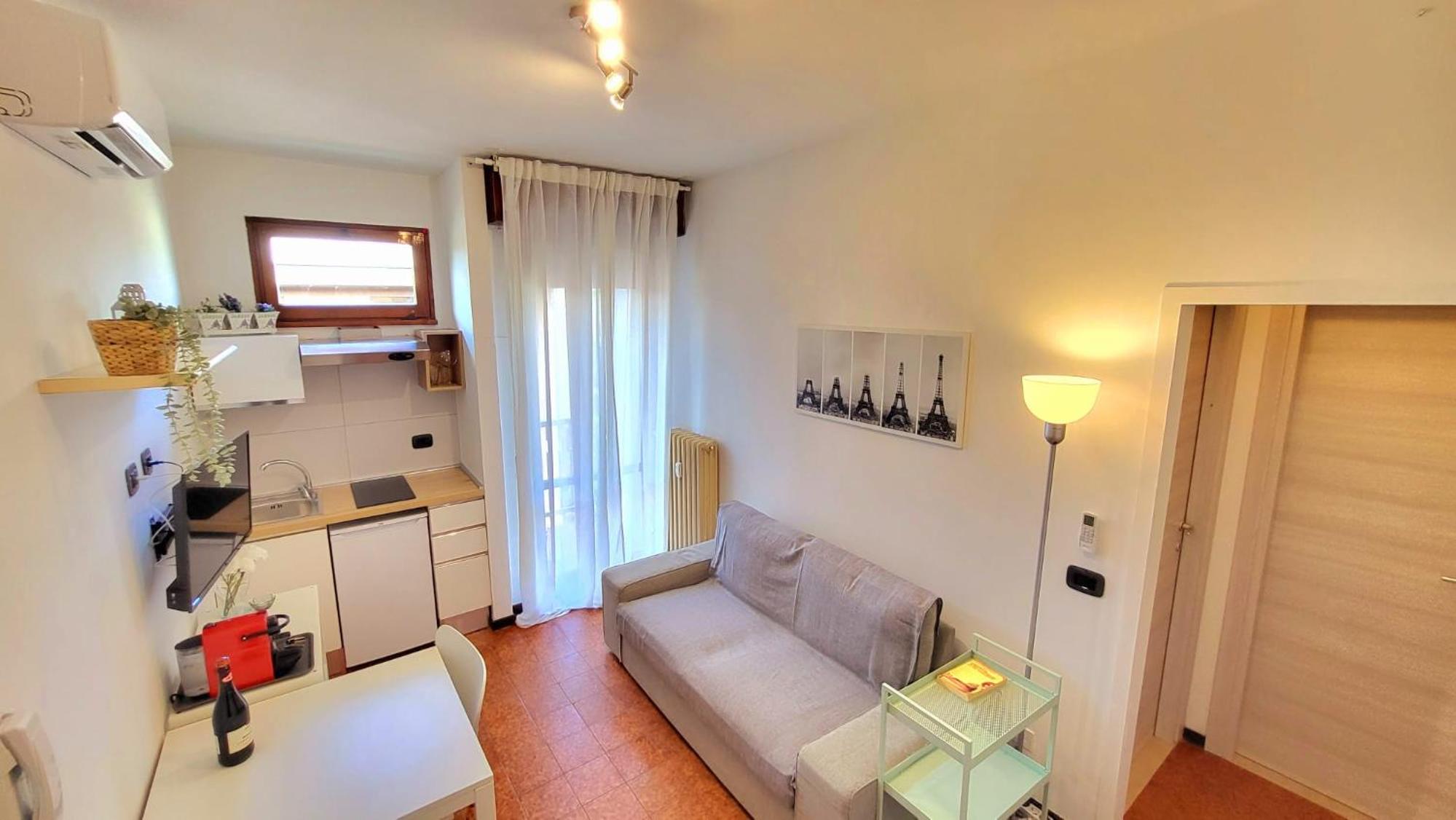 One-Bedroom Apartment photo 1