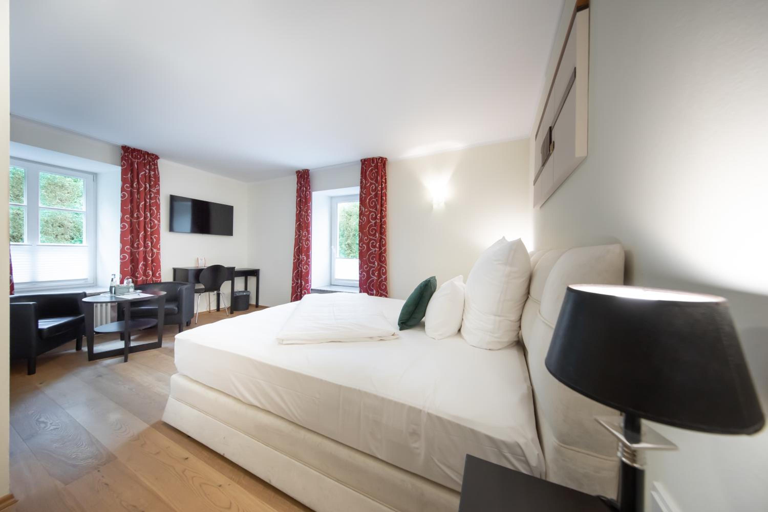 Large Double Room photo 3