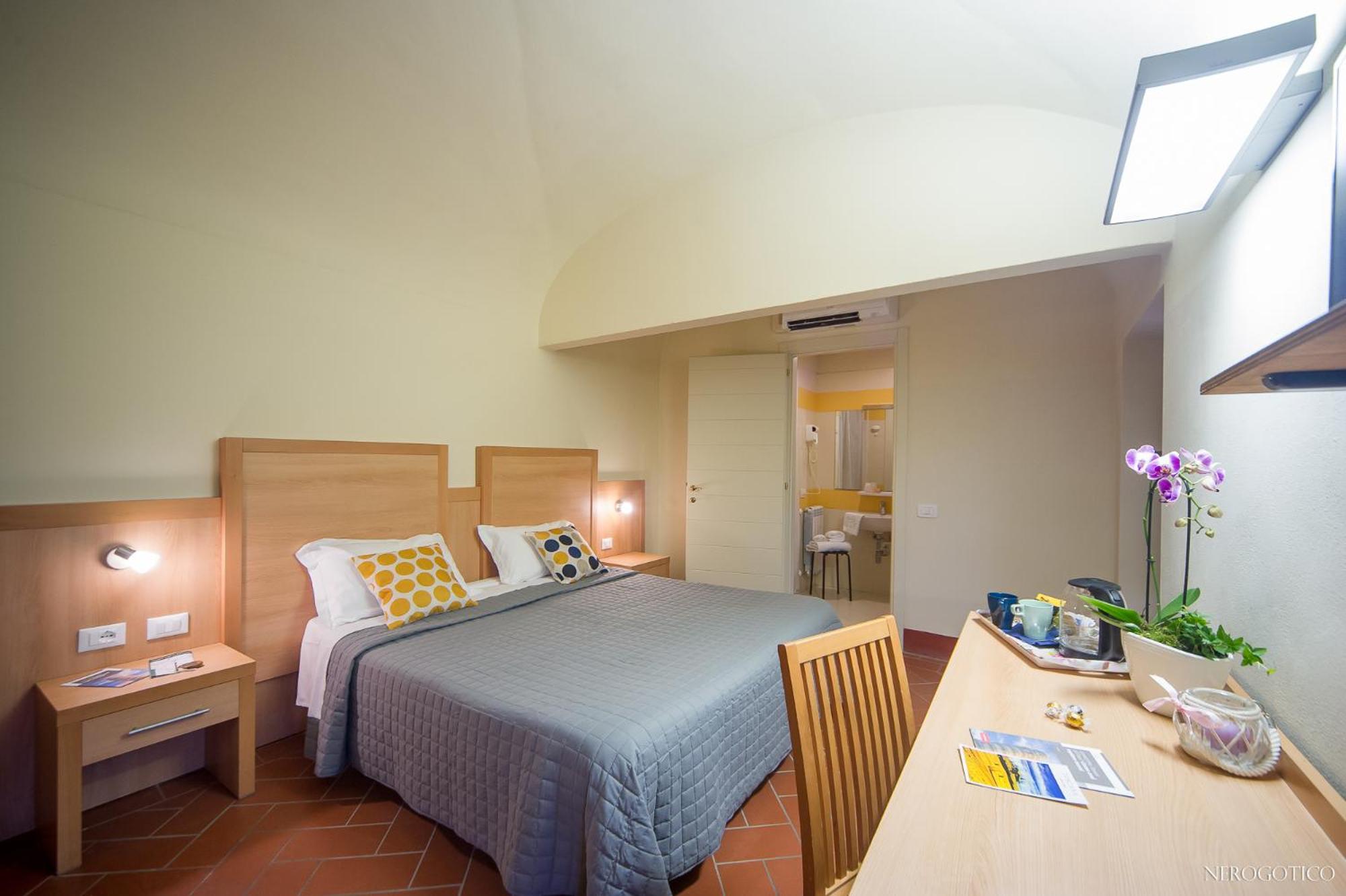 Superior Double or Twin Room with Garden View - Photo 3