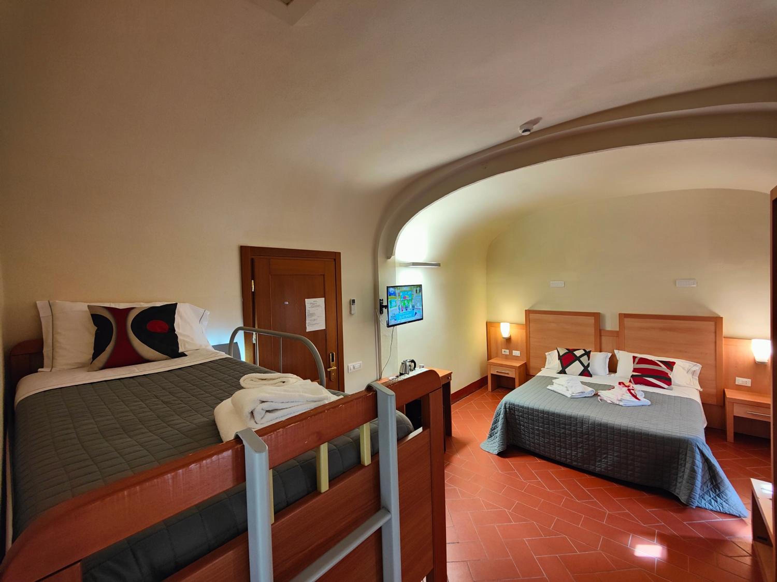 Superior Quadruple Room - Photo 2