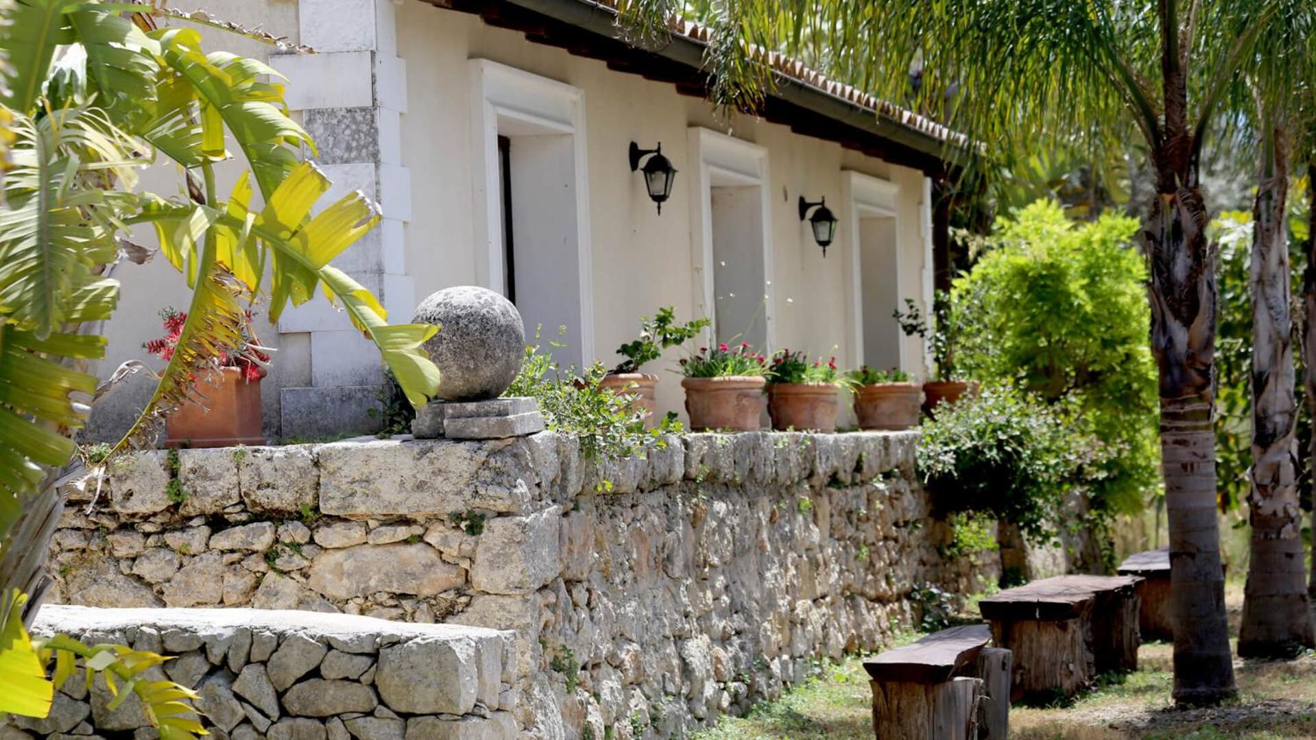 Standard Double Room with Garden View - Photo 6