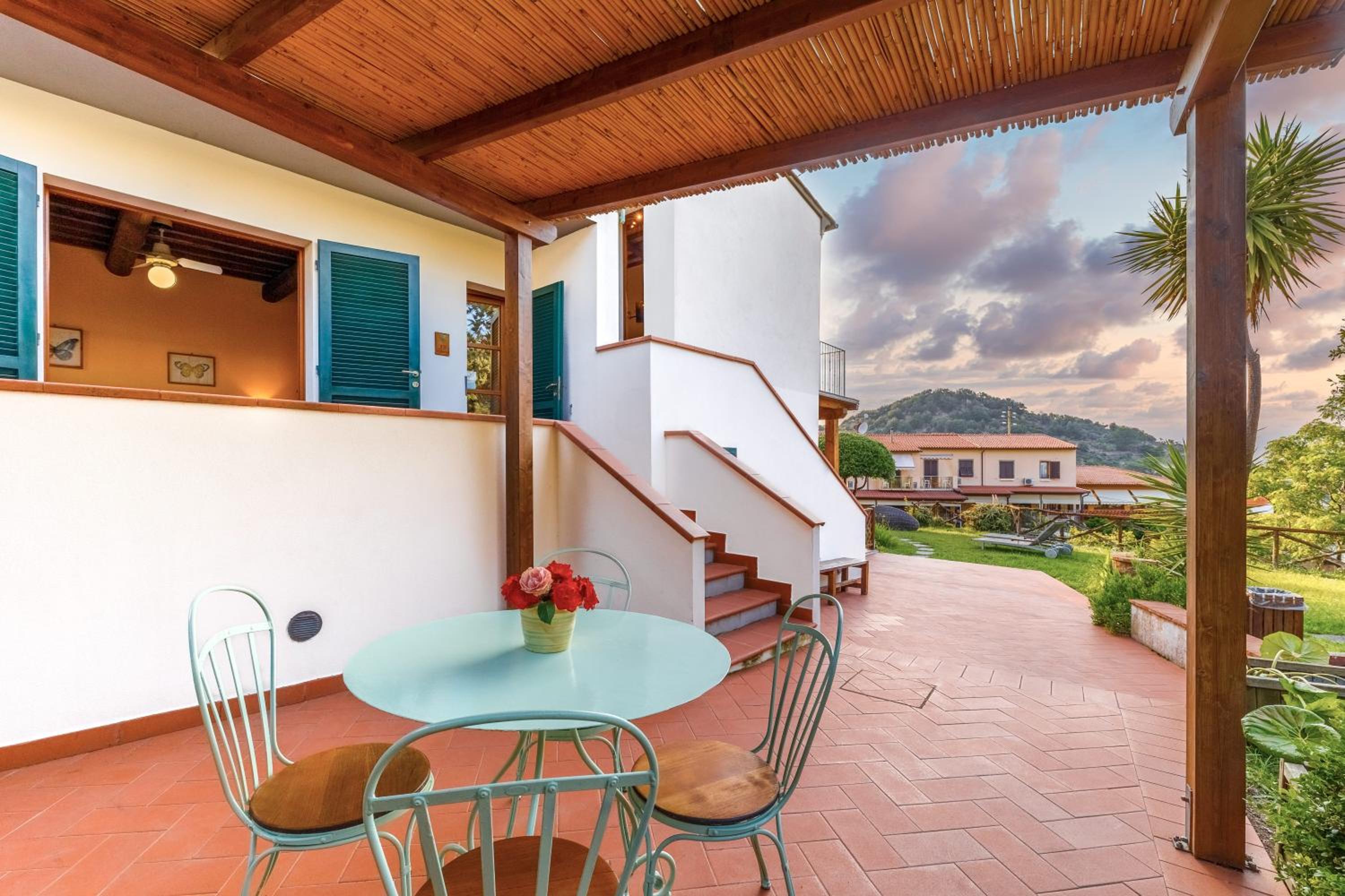 Family Room with Garden View photo 2