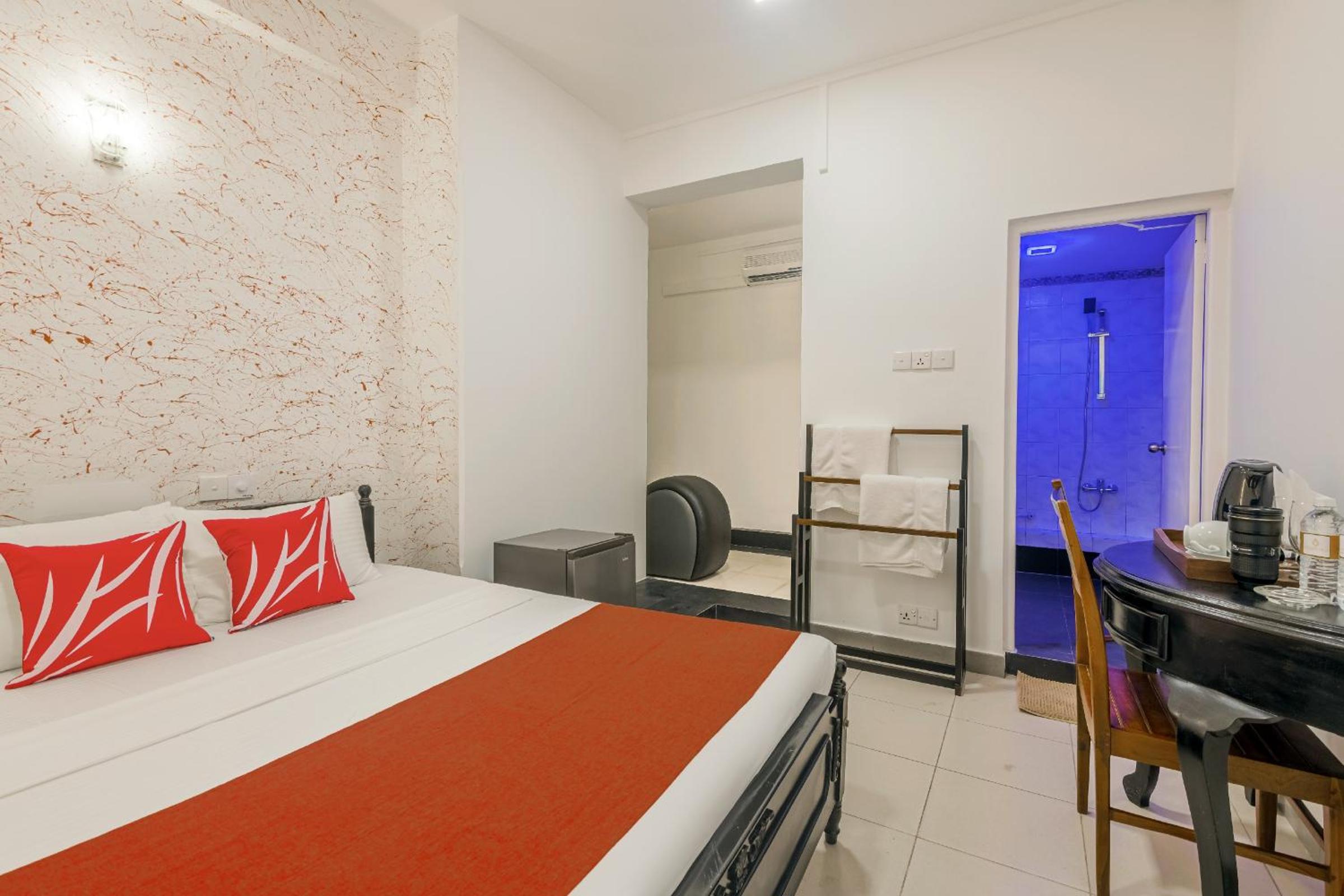 Deluxe Double Room - Photo 12