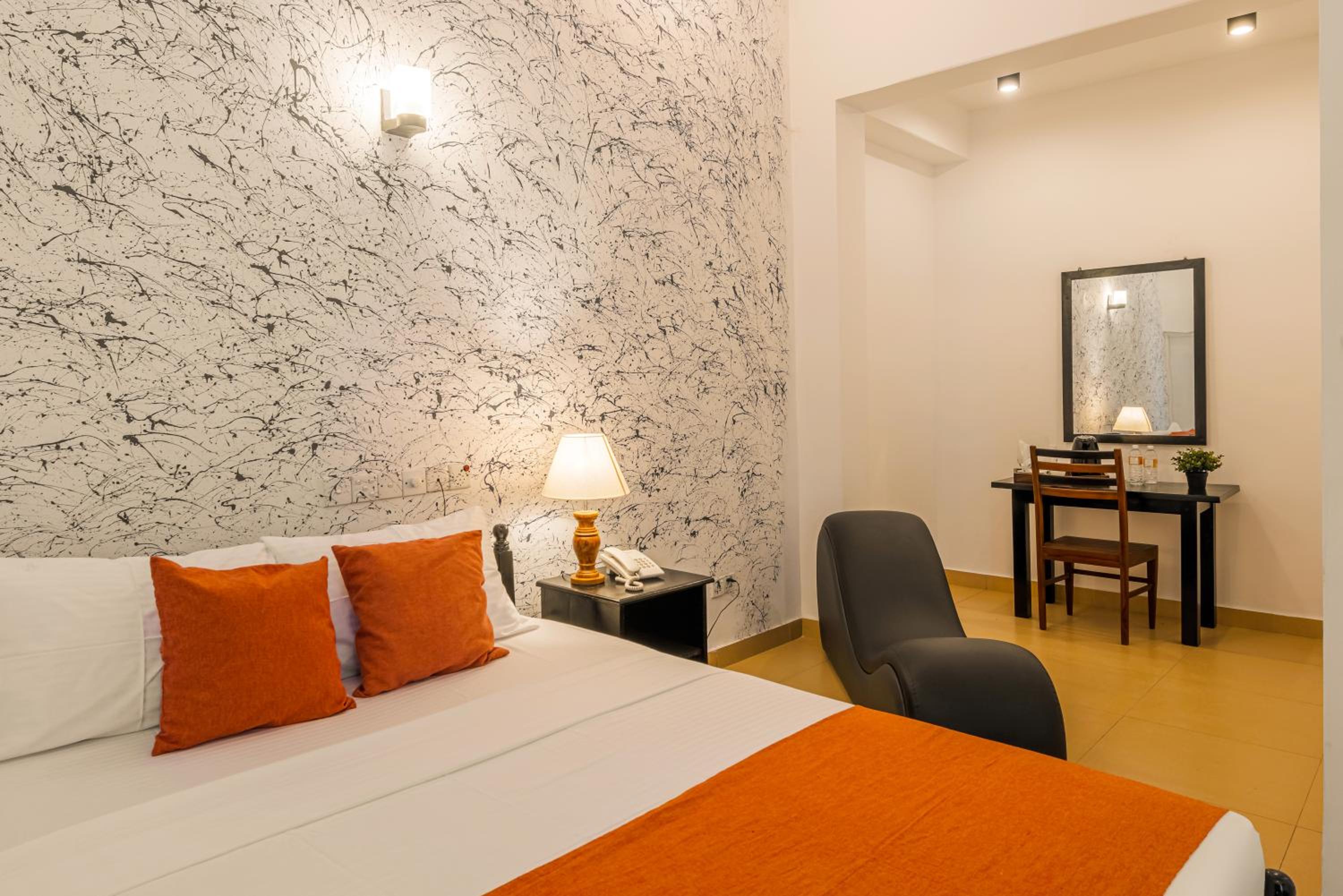 Deluxe Double Room - Photo 11