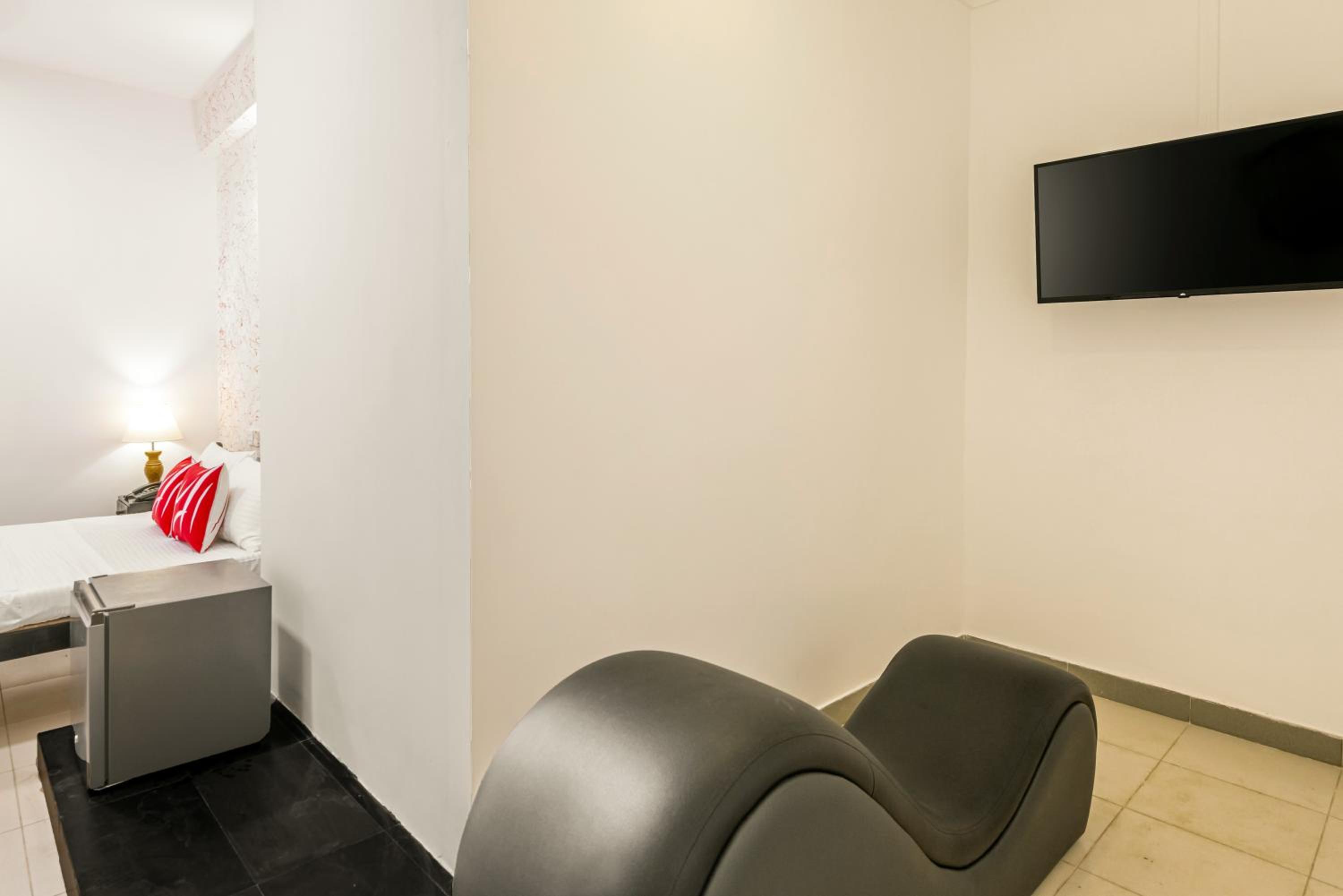 Deluxe Double Room - Photo 9