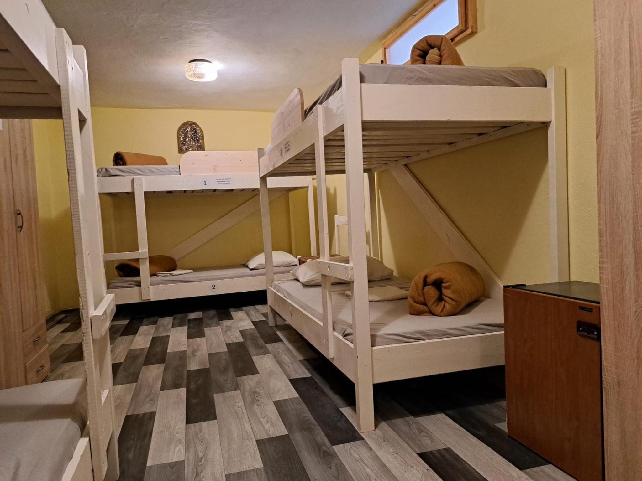 Bed in 10-Bed Mixed Dormitory Room photo 2