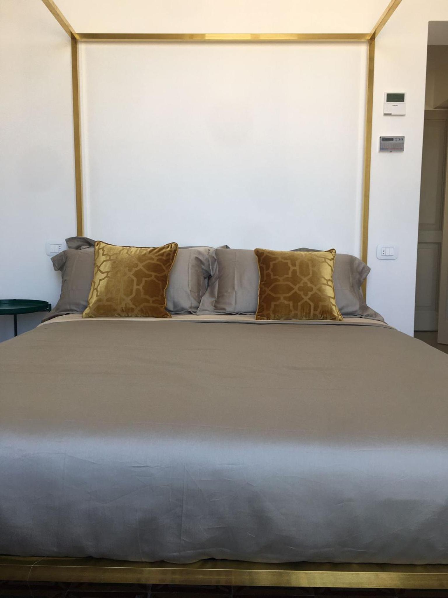 Deluxe Double Room with Balcony and Sea View