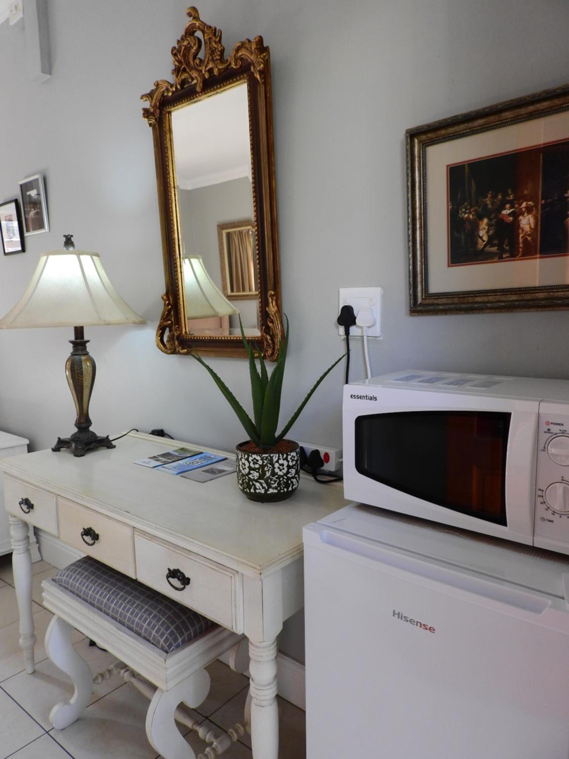 Budget Double Room - Photo 15