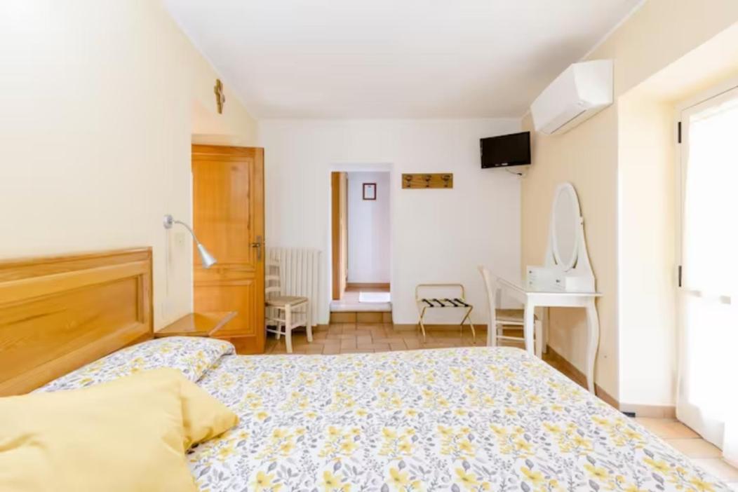 Superior Double or Twin Room - Photo 1