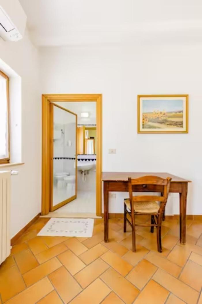 Family Room - Photo 7