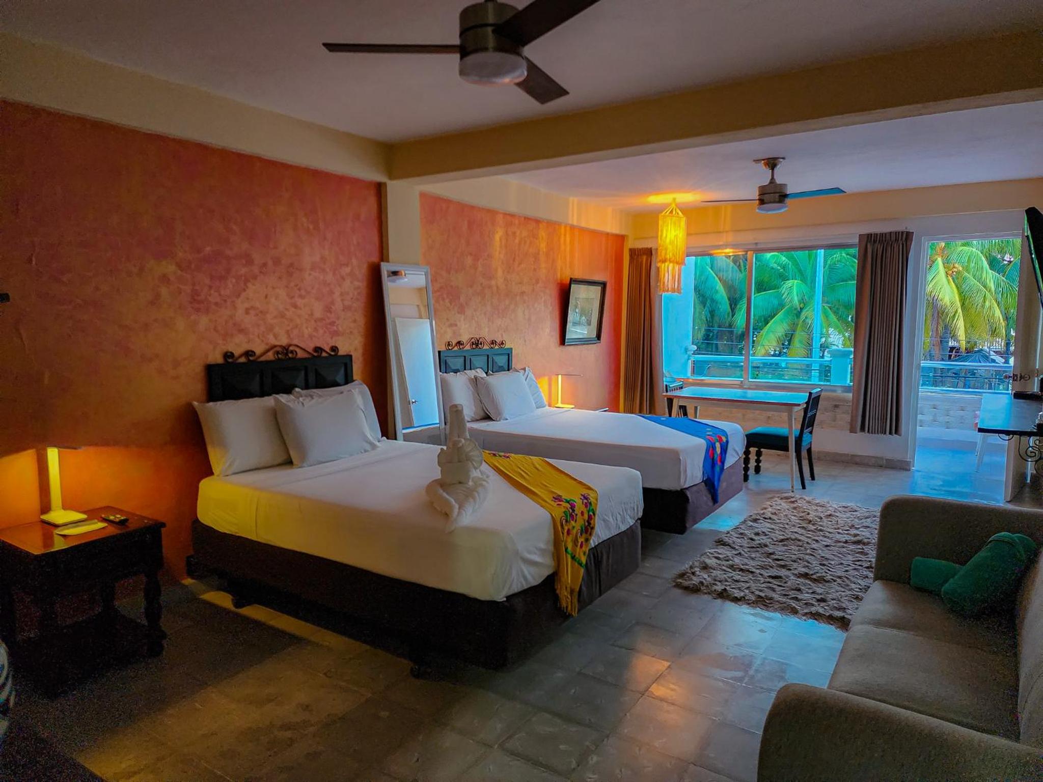Twin Room with Balcony - Photo 18