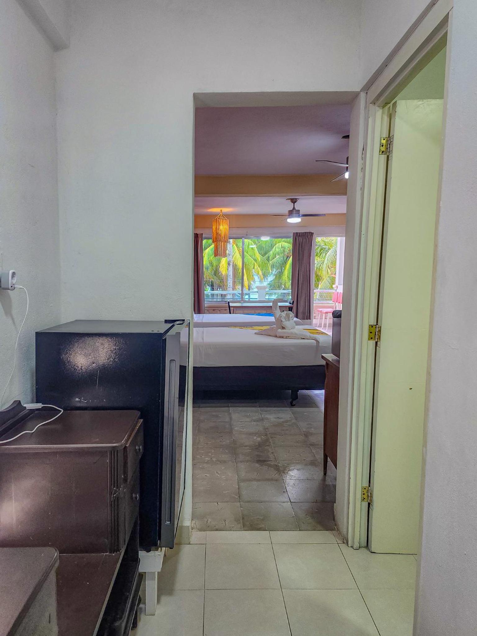 Twin Room with Balcony - Photo 13