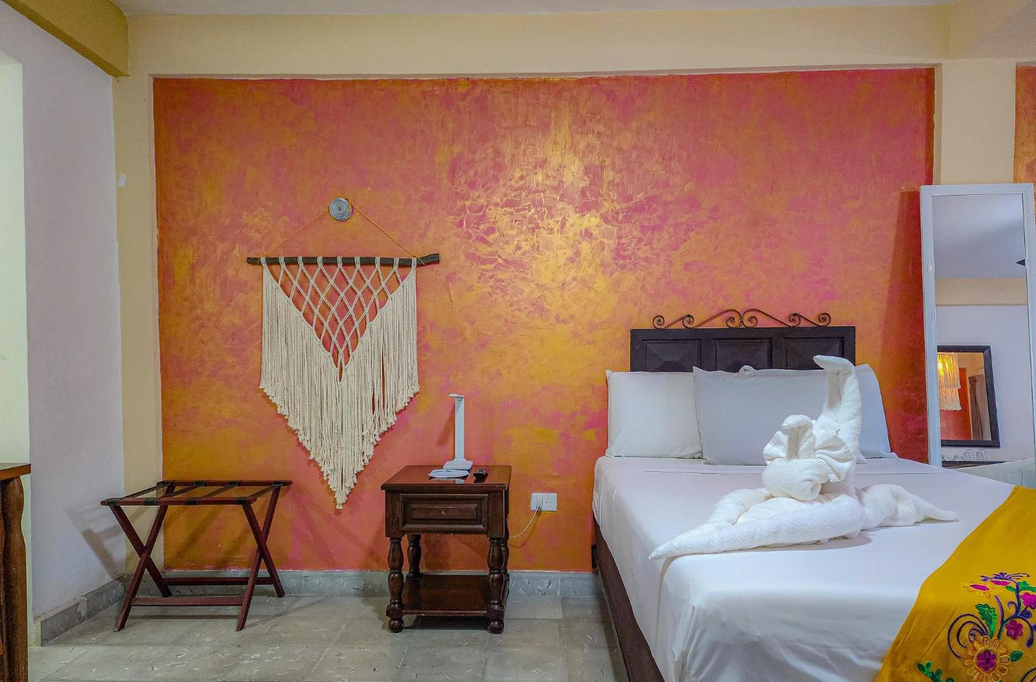 Twin Room with Balcony - Photo 29
