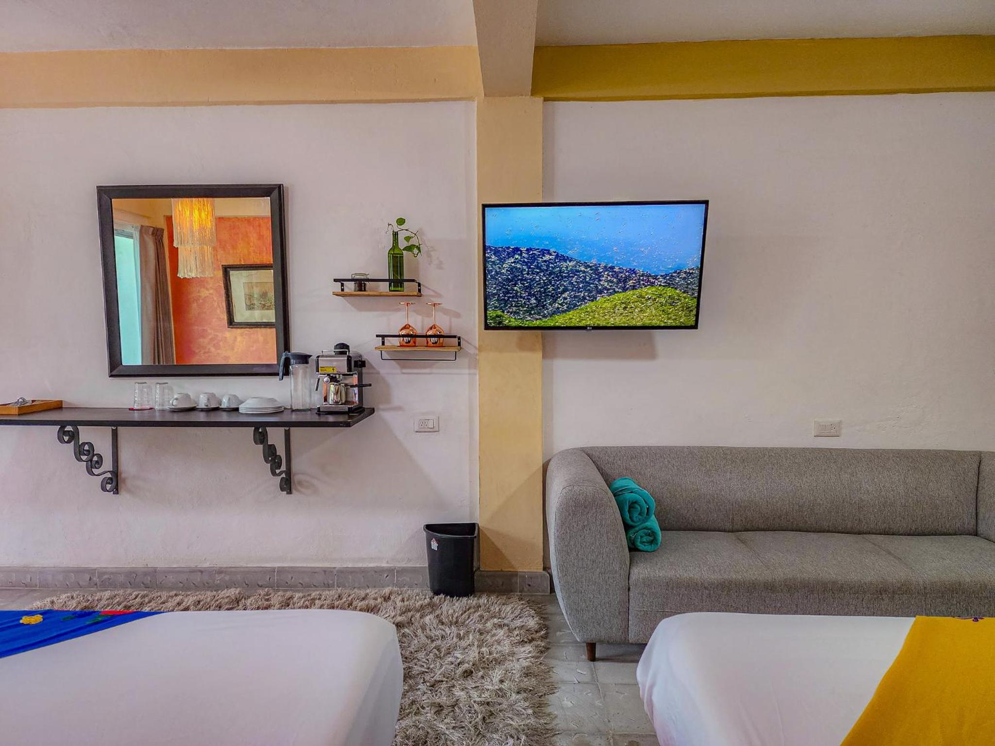Twin Room with Balcony - Photo 32
