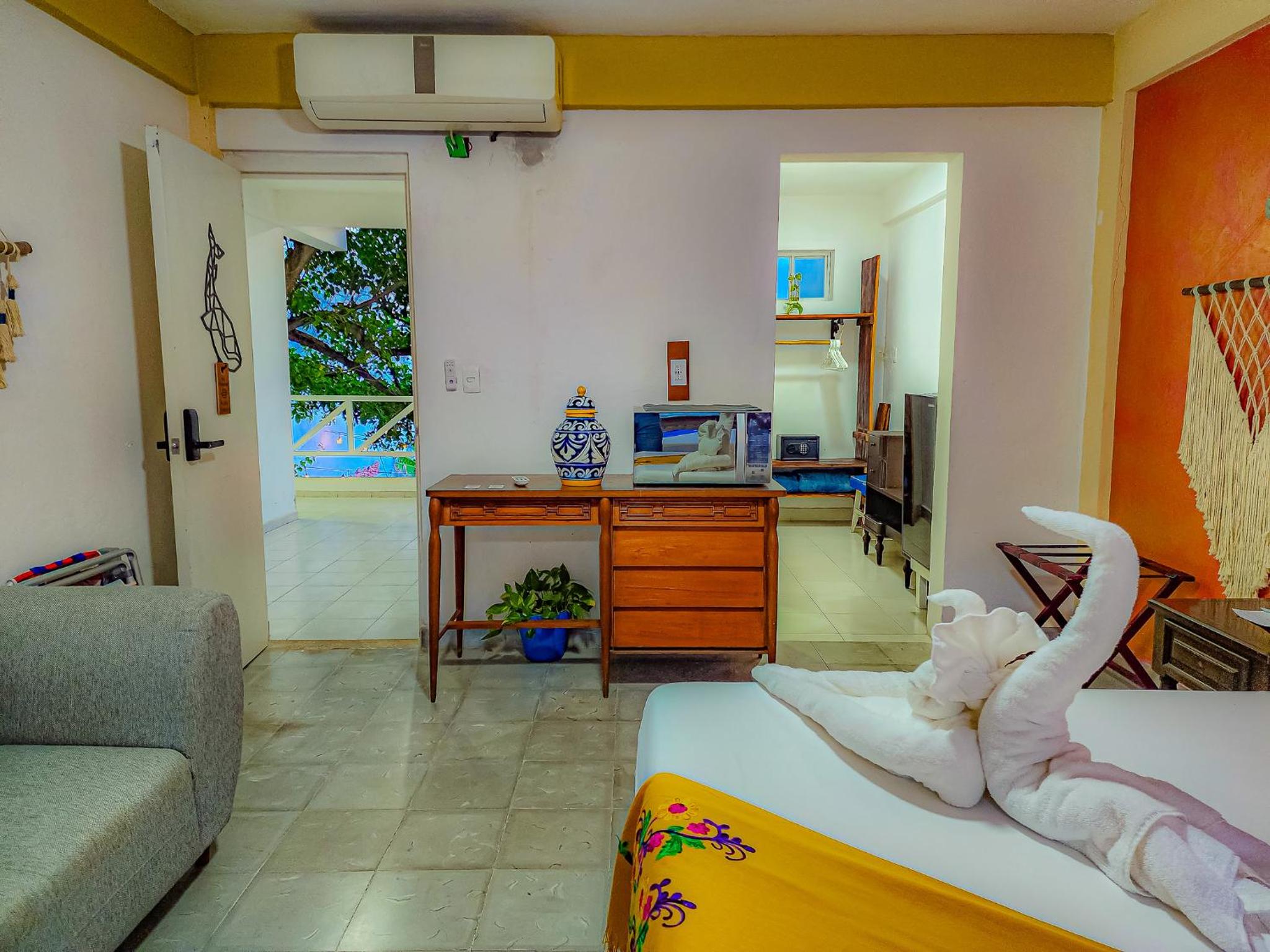 Twin Room with Balcony - Photo 25