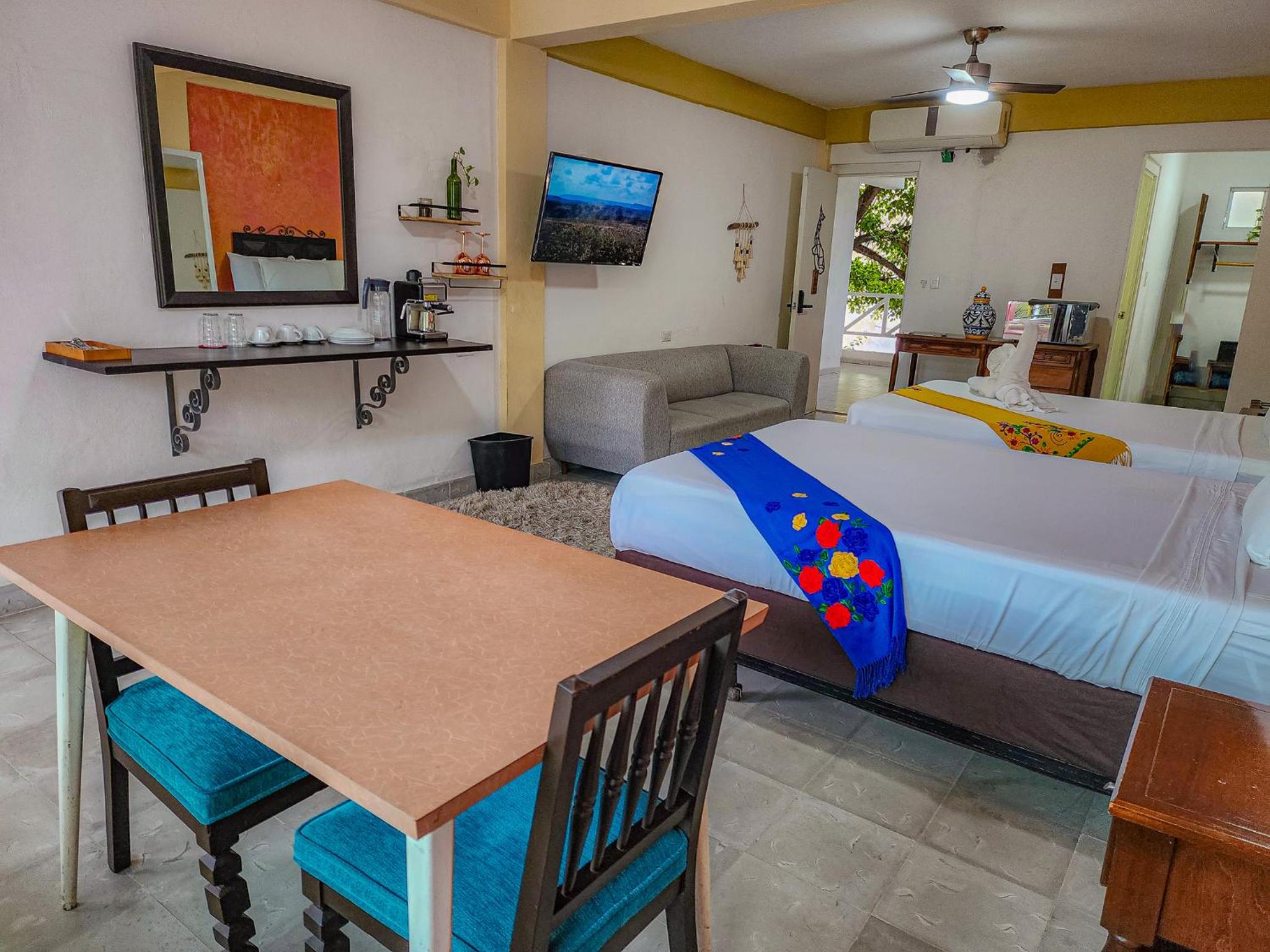 Twin Room with Balcony - Photo 22