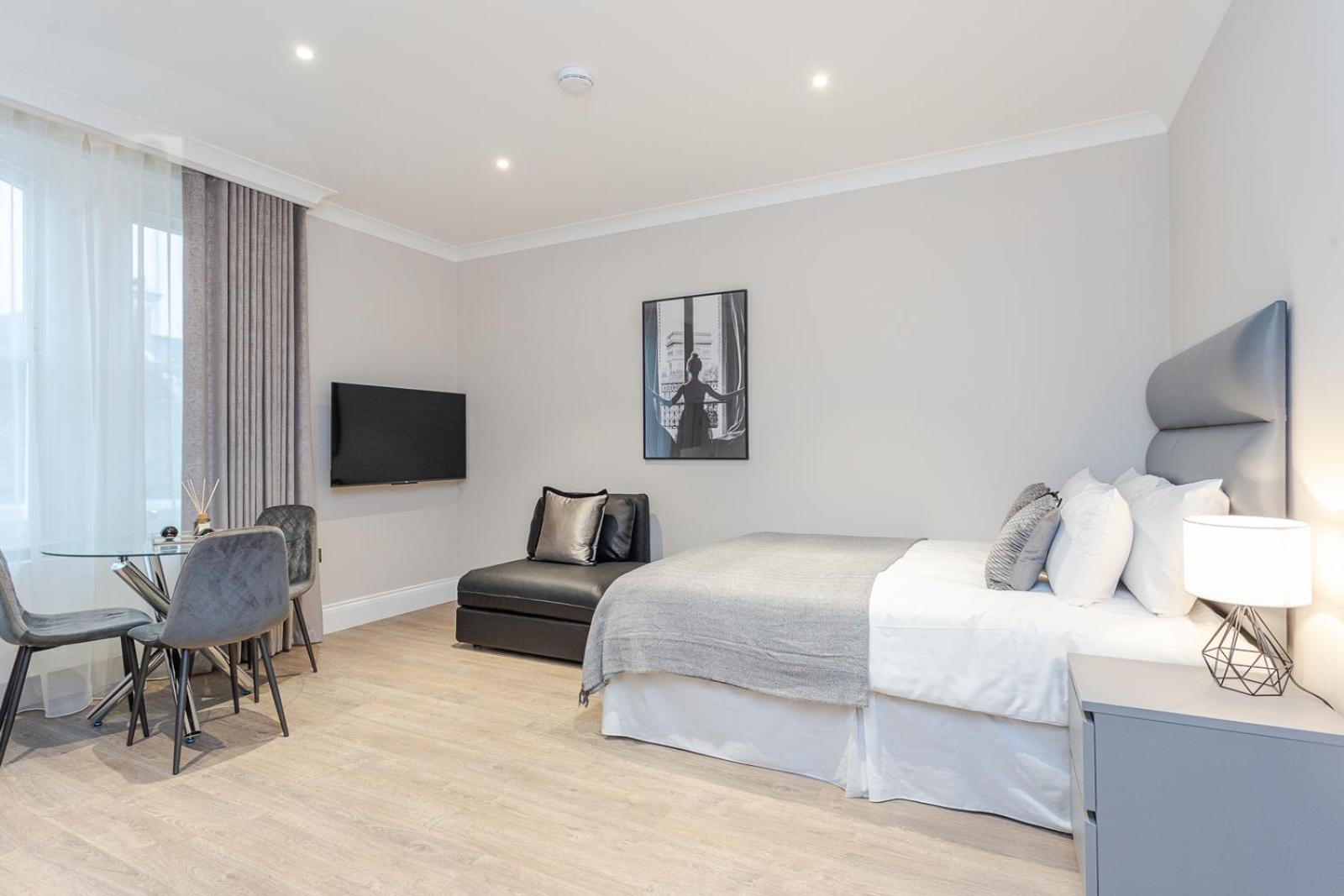 Family Studio Suite with Single Sofa Bed photo 2