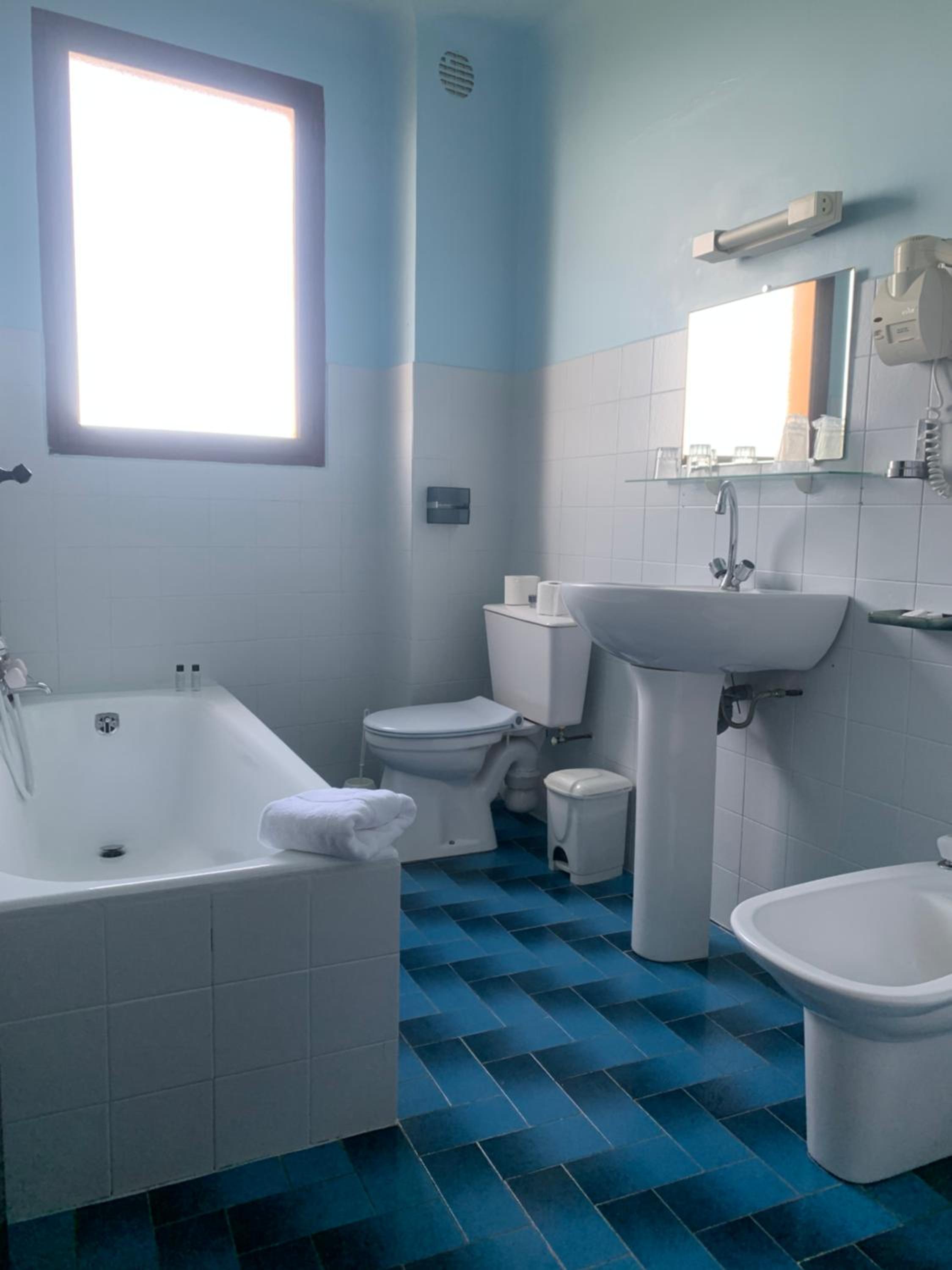Double or Twin Room with Terrace and Sea View - Photo 20