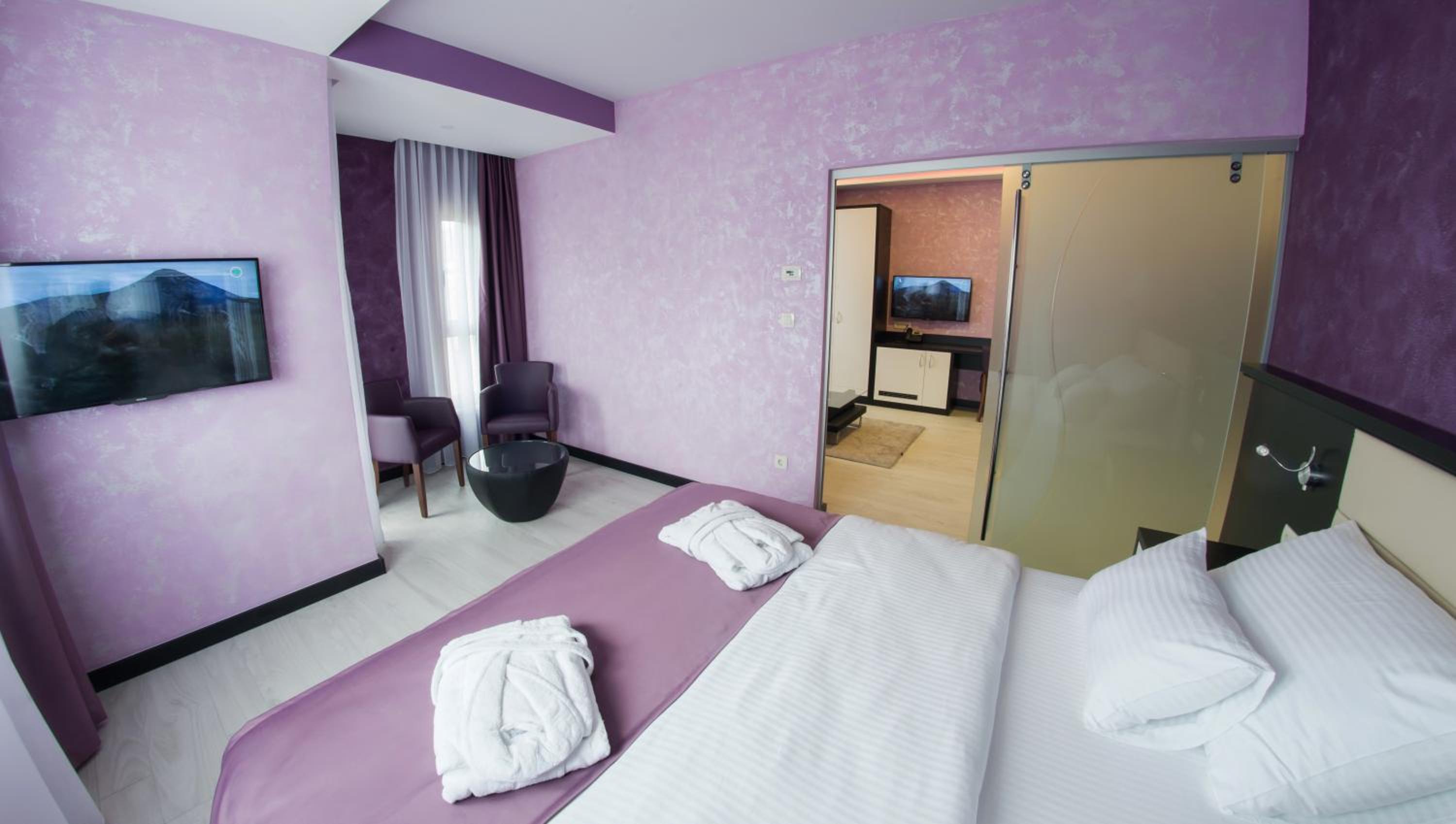 Suite with Balcony photo 2