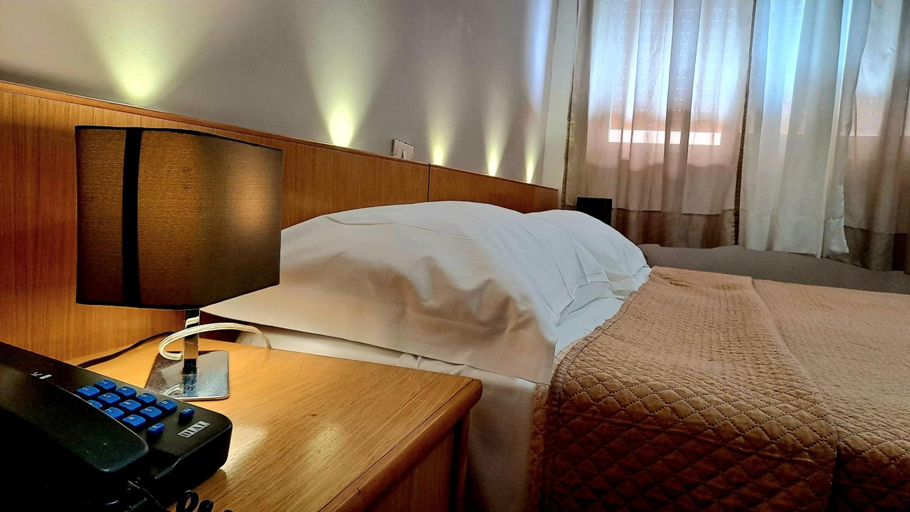 Double or Twin Room - Photo 8