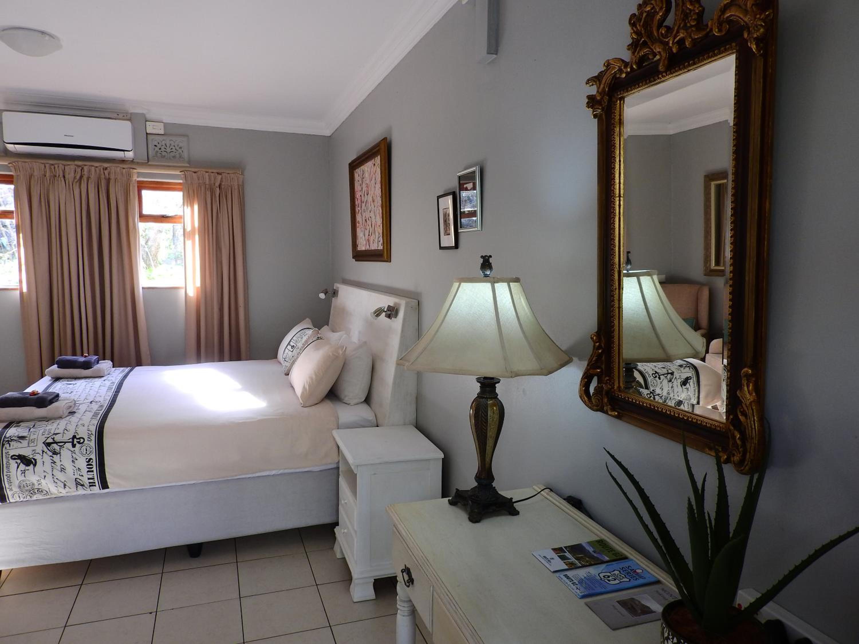 Budget Double Room - Photo 10