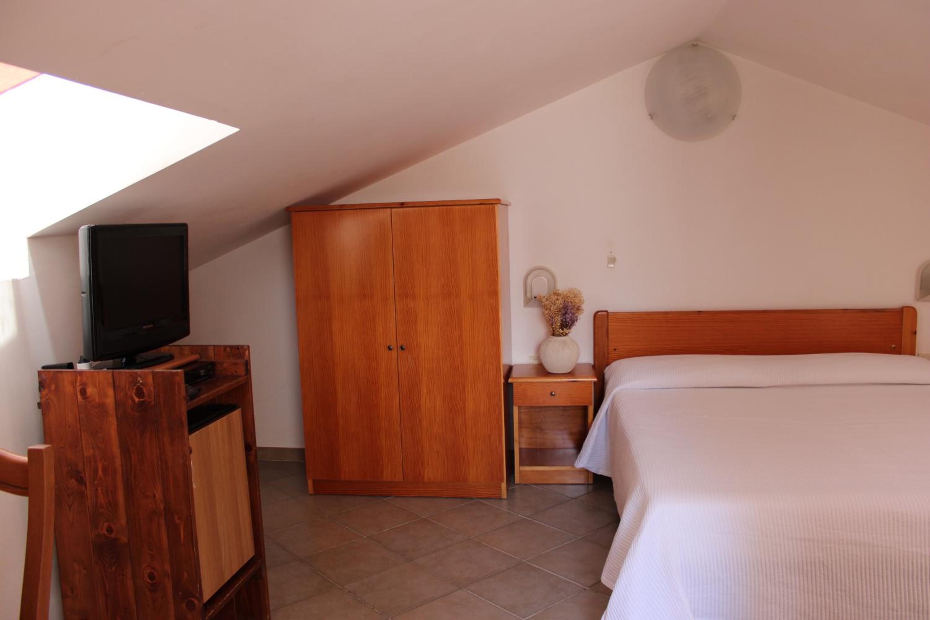 Budget Double Room photo 2