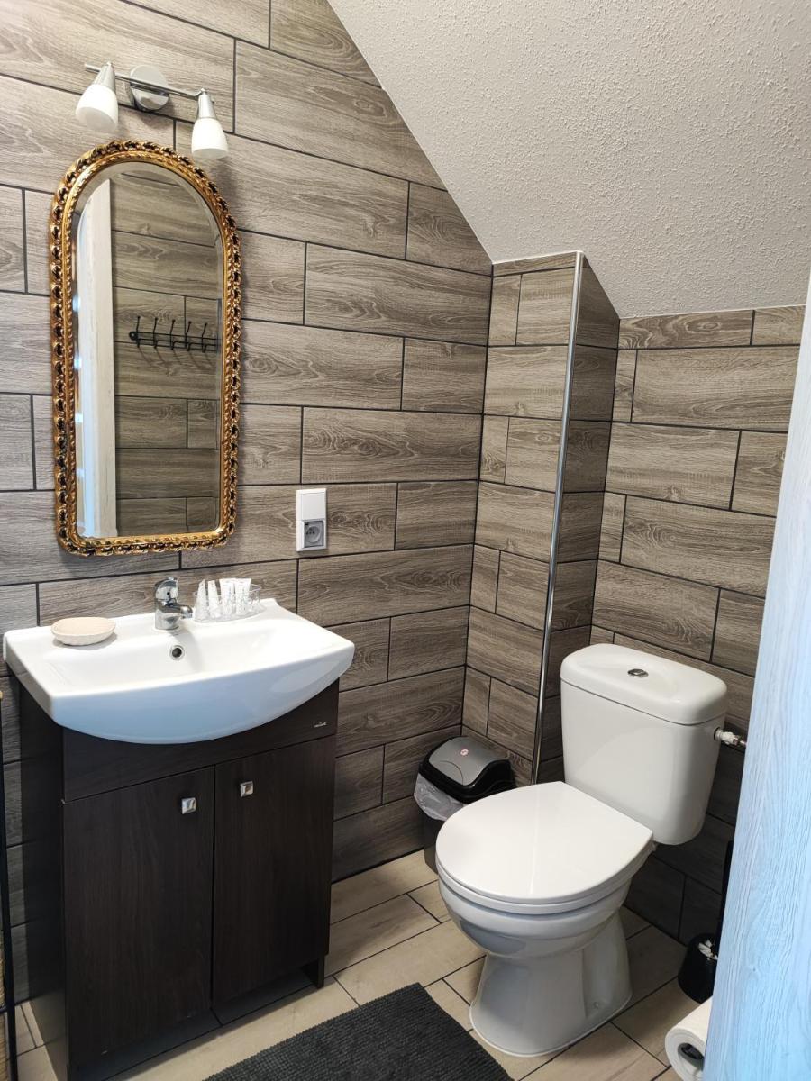 Suite with Balcony - Photo 7