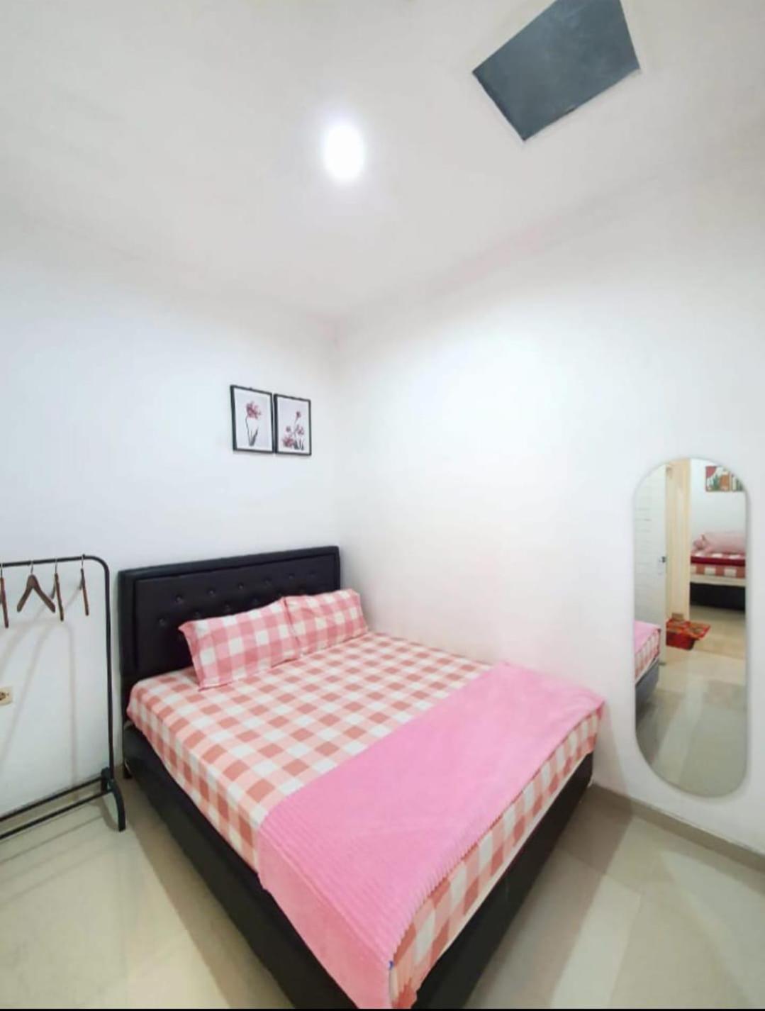 Three-Bedroom House photo 2