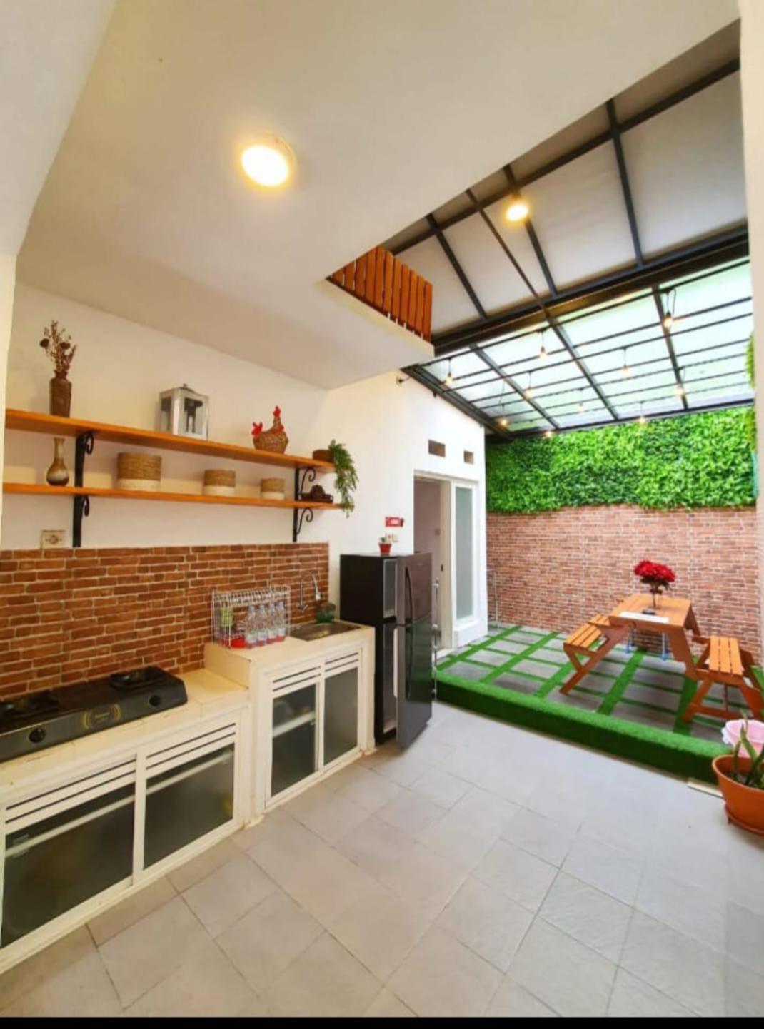 Three-Bedroom House photo 3