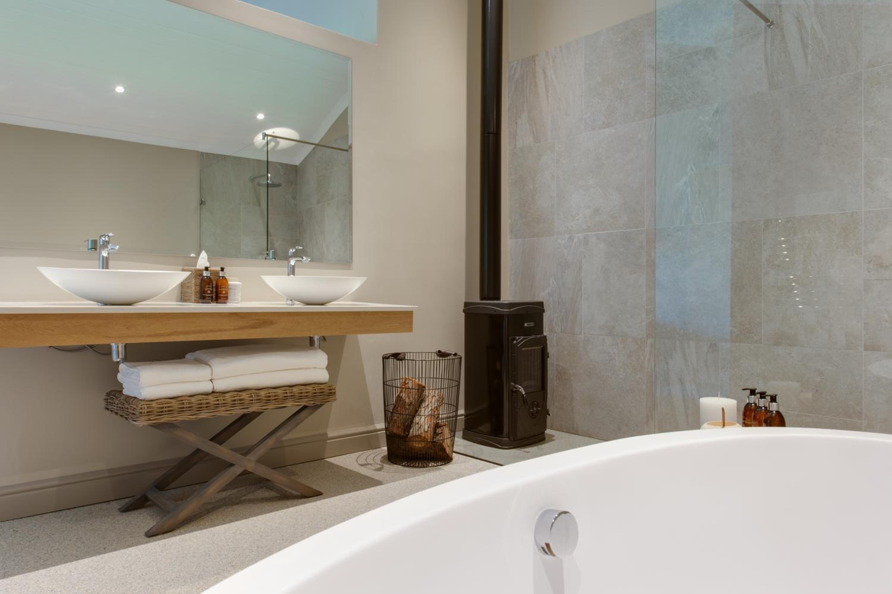 Classic Suite with Fireplace - Photo 4