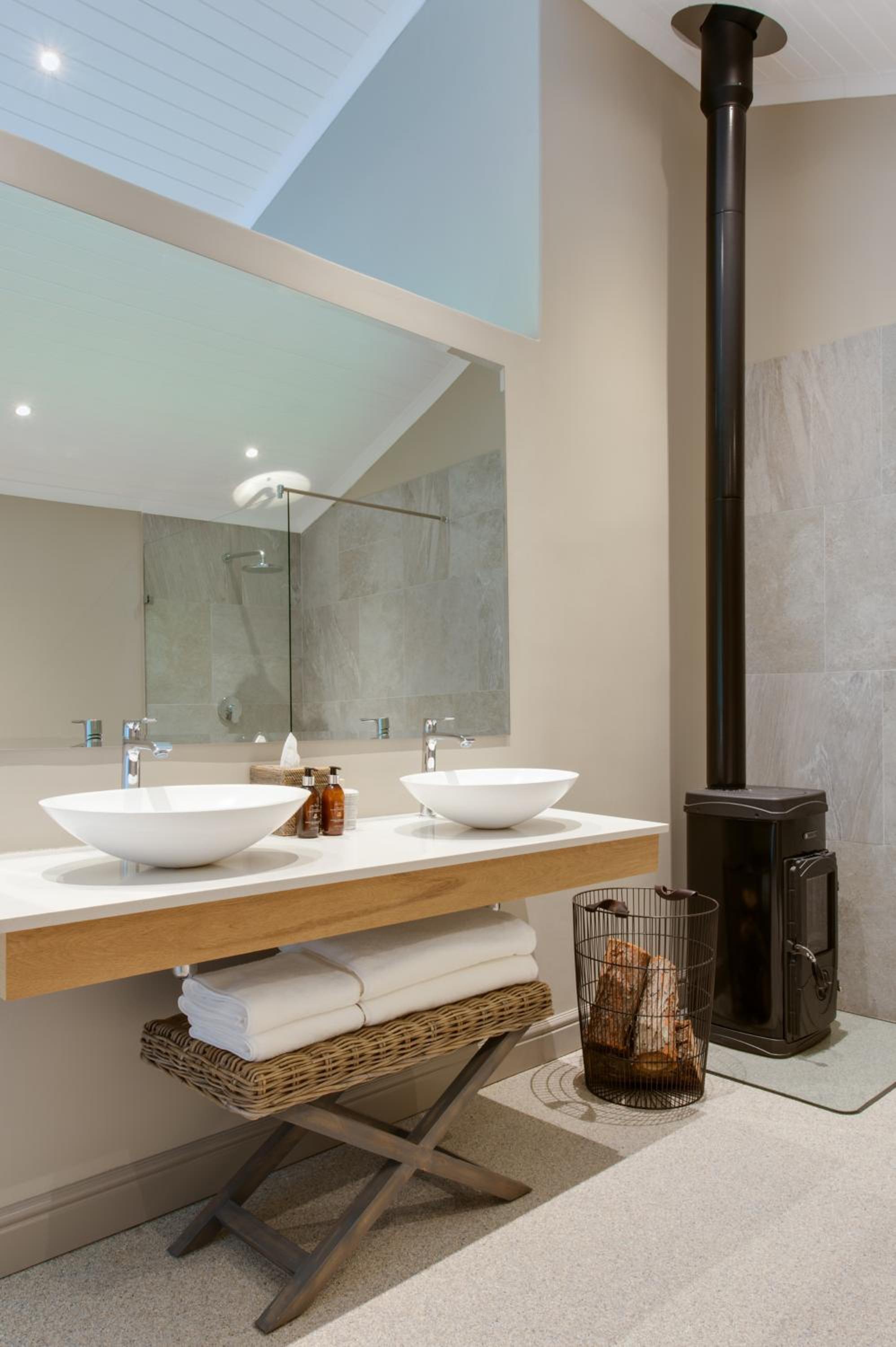 Classic Suite with Fireplace - Photo 2