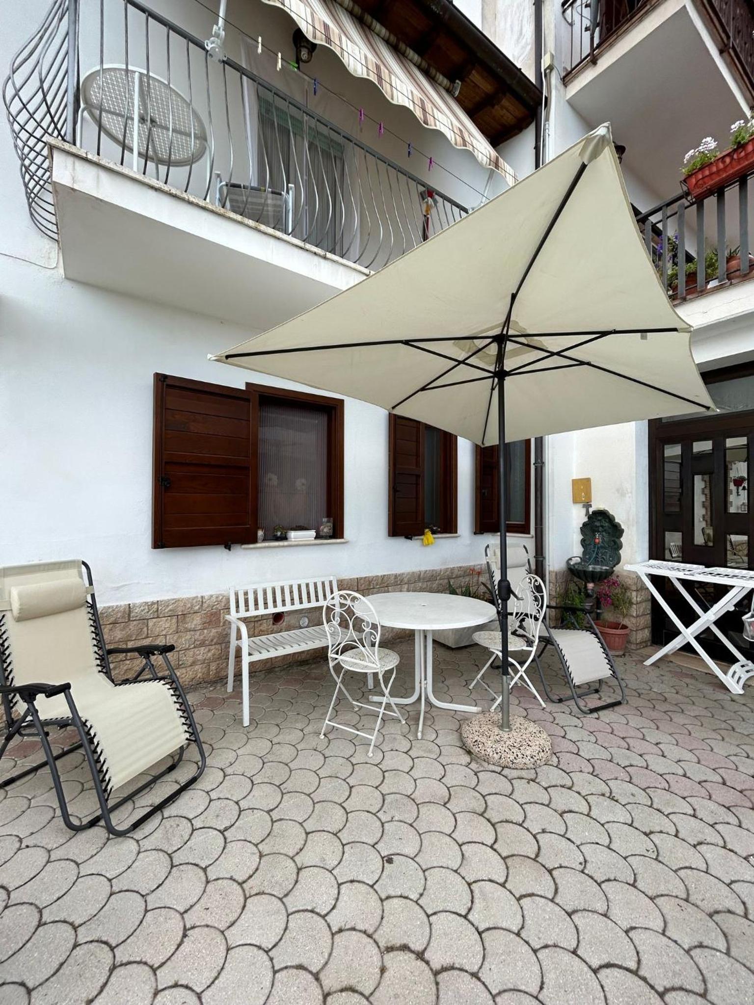 Double or Twin Room with Private Bathroom - Photo 42