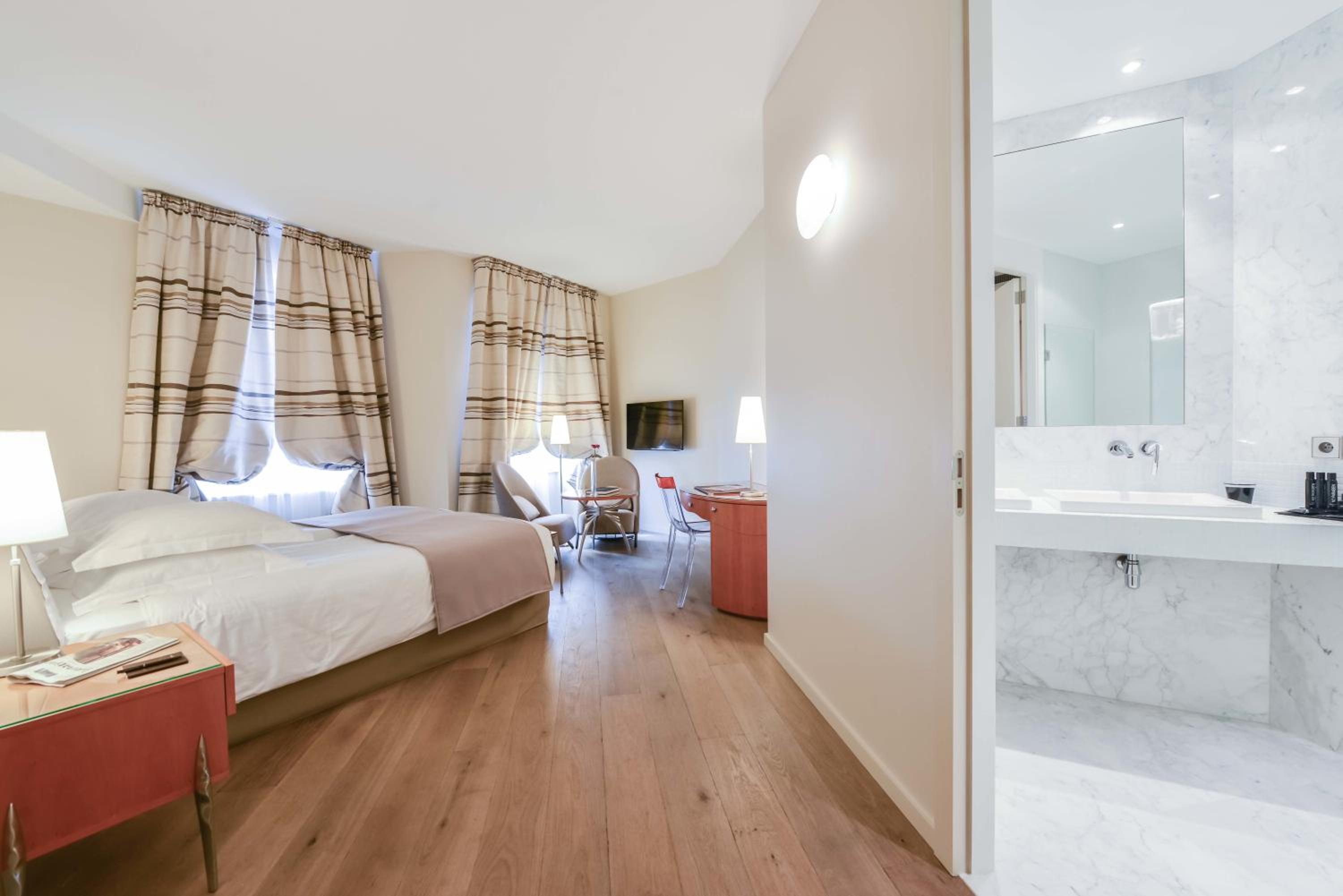 Deluxe Room - Photo 2