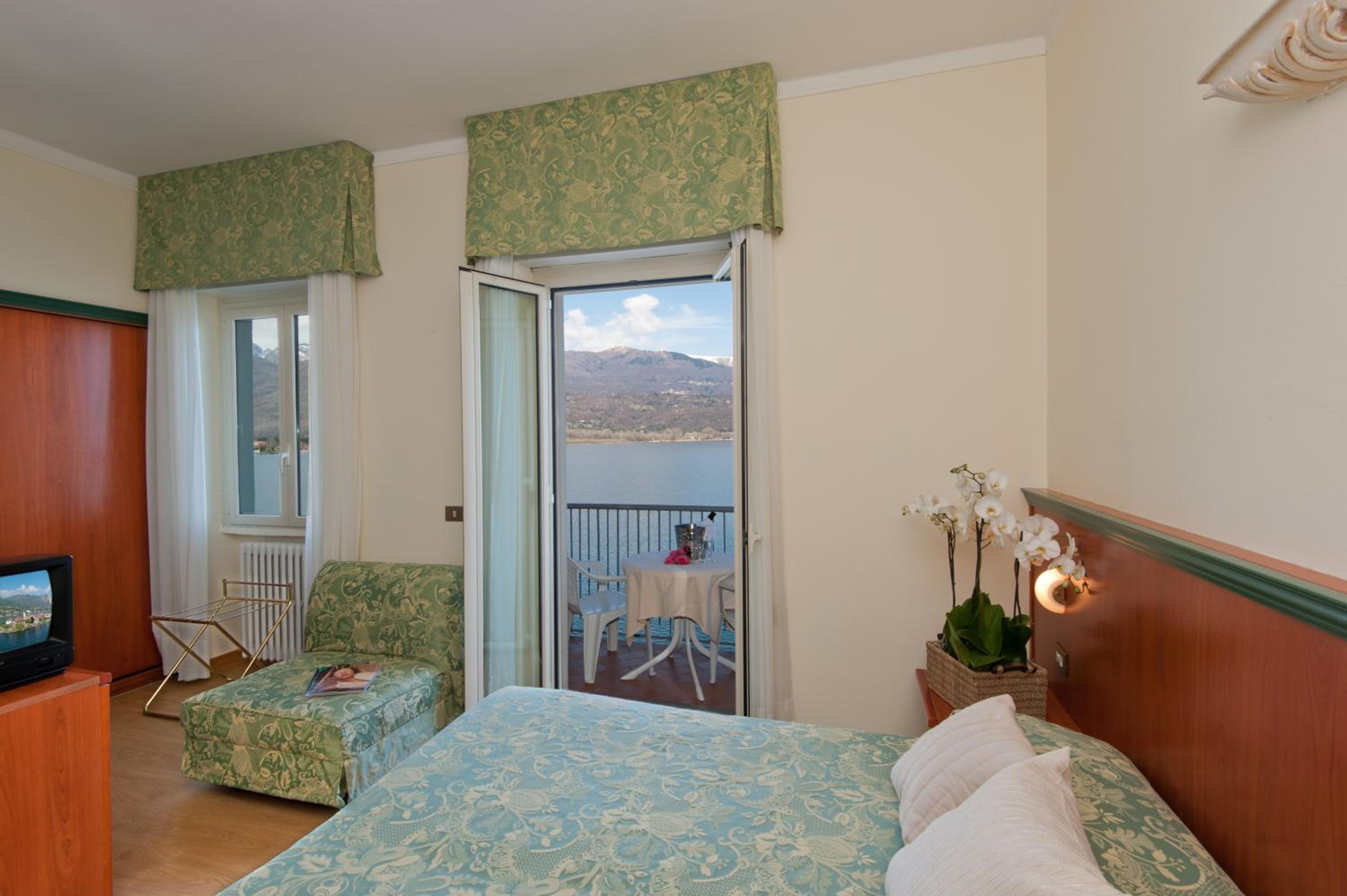 Triple Room with Lake View