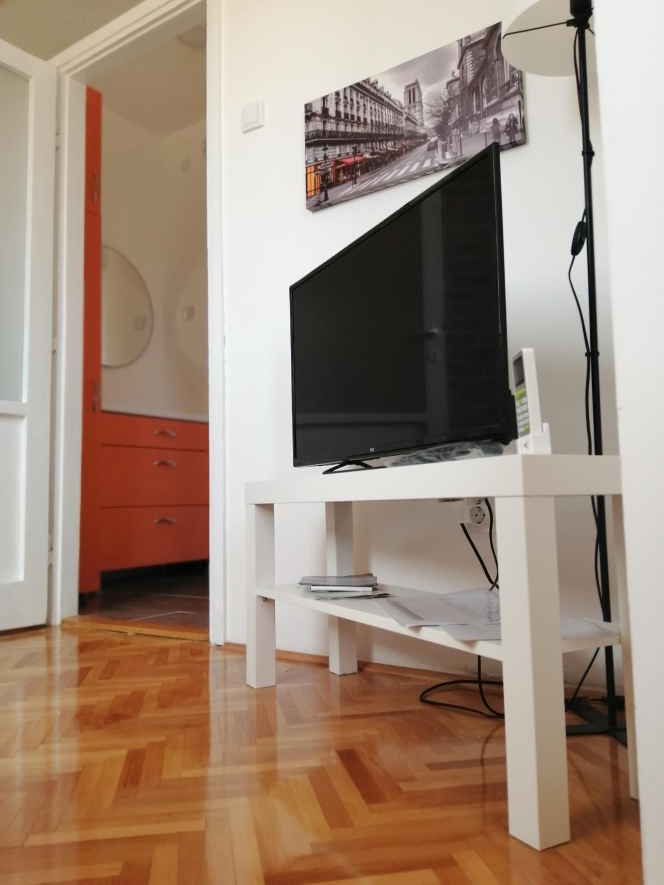 One-Bedroom Apartment photo 1