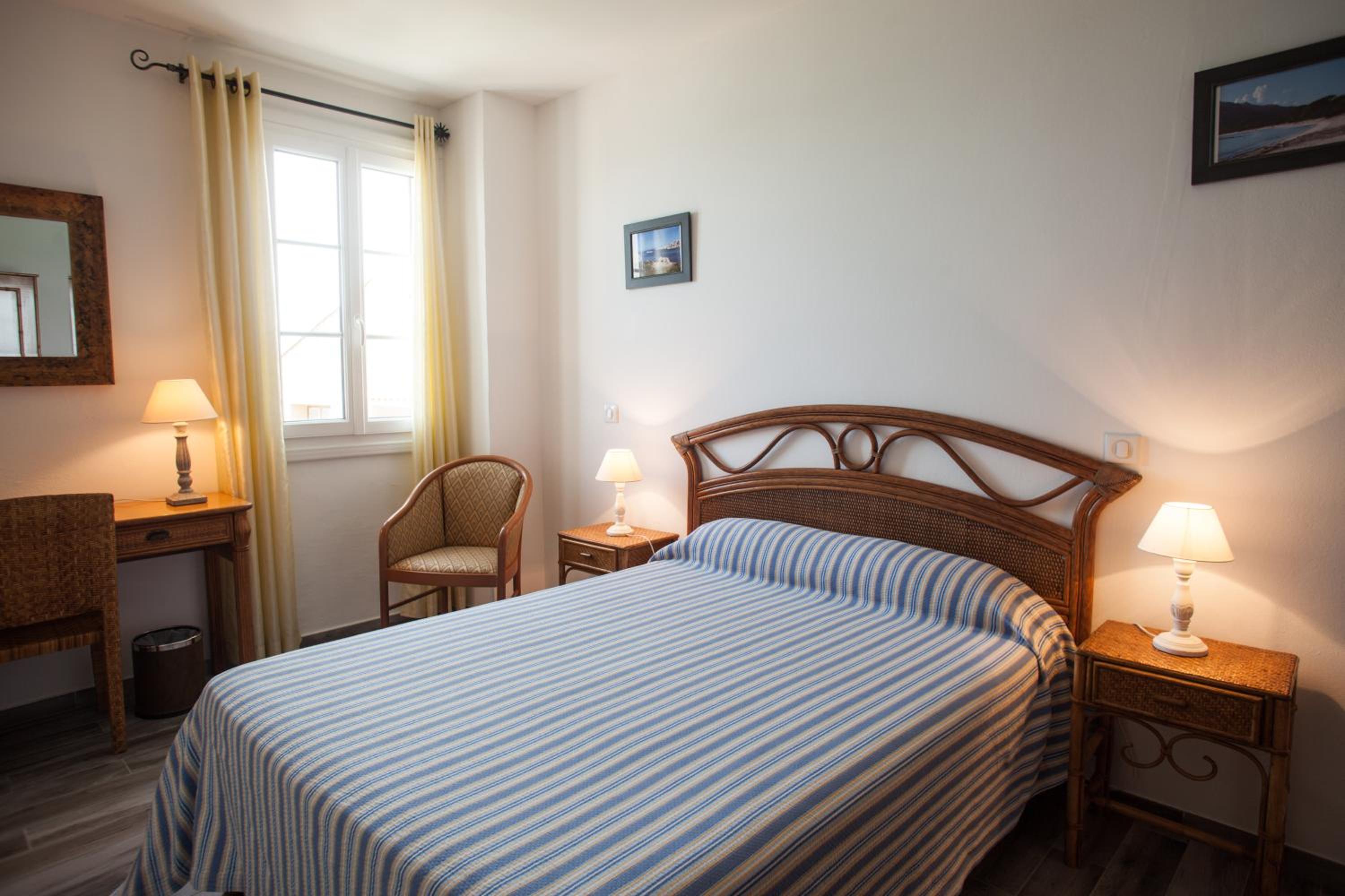 Double Room with Sea View - Photo 4