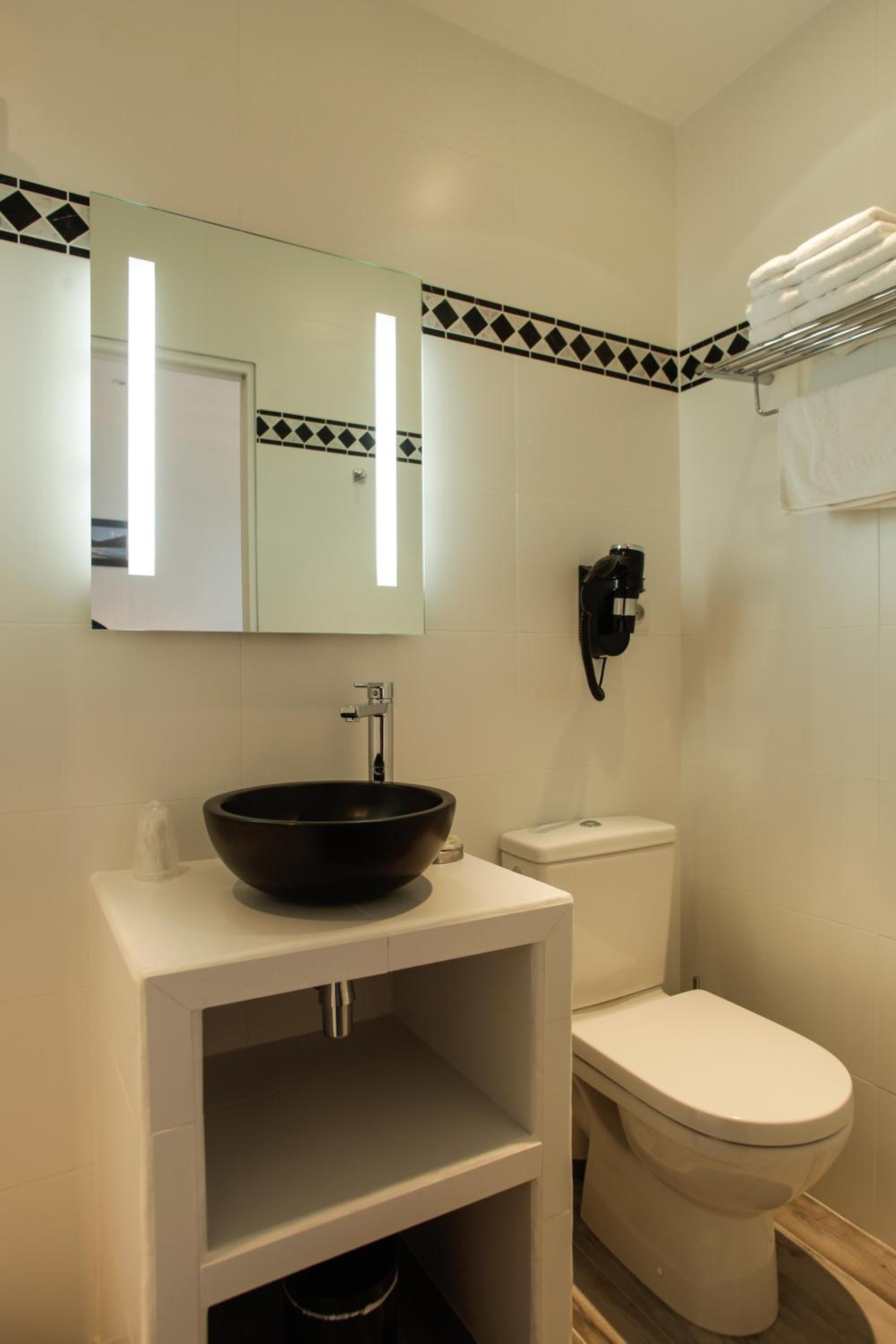 Double Room with Sea View - Photo 3
