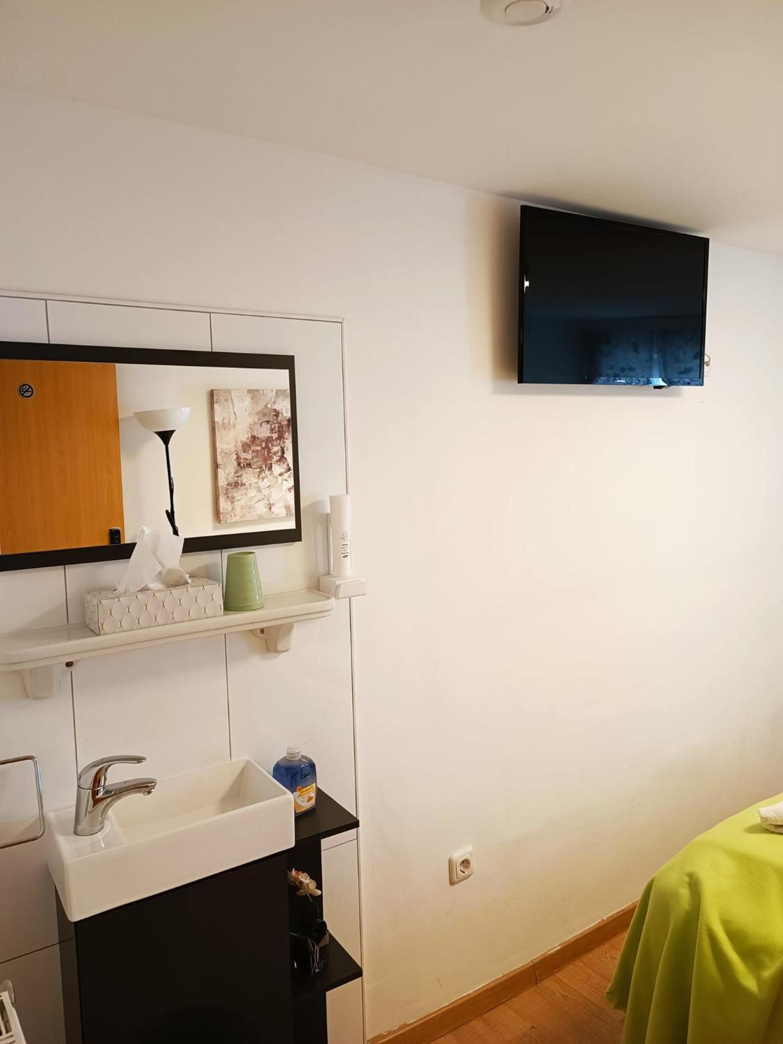 Double Room with Private External Bathroom photo 3