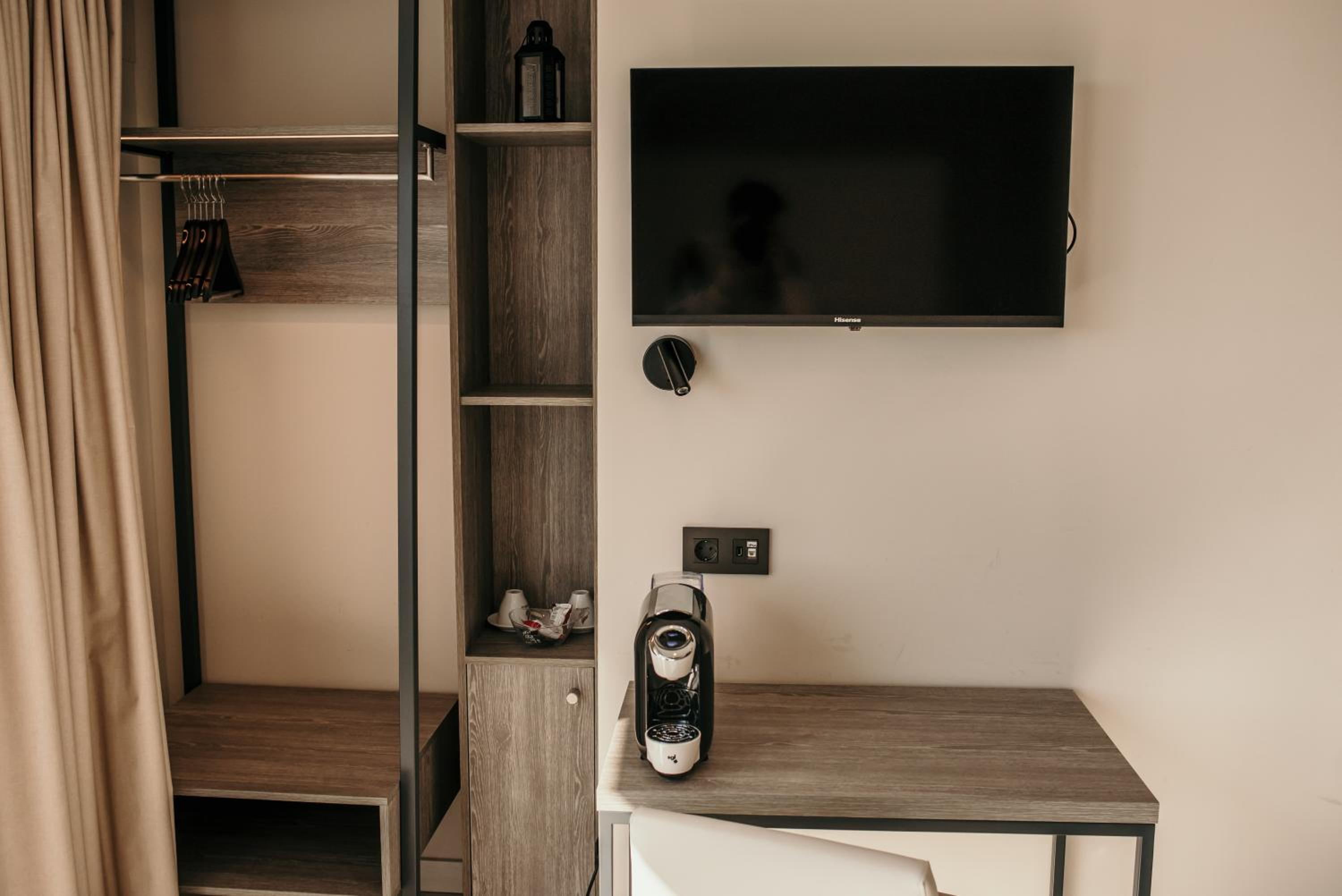Superior Double or Twin Room - Photo 10